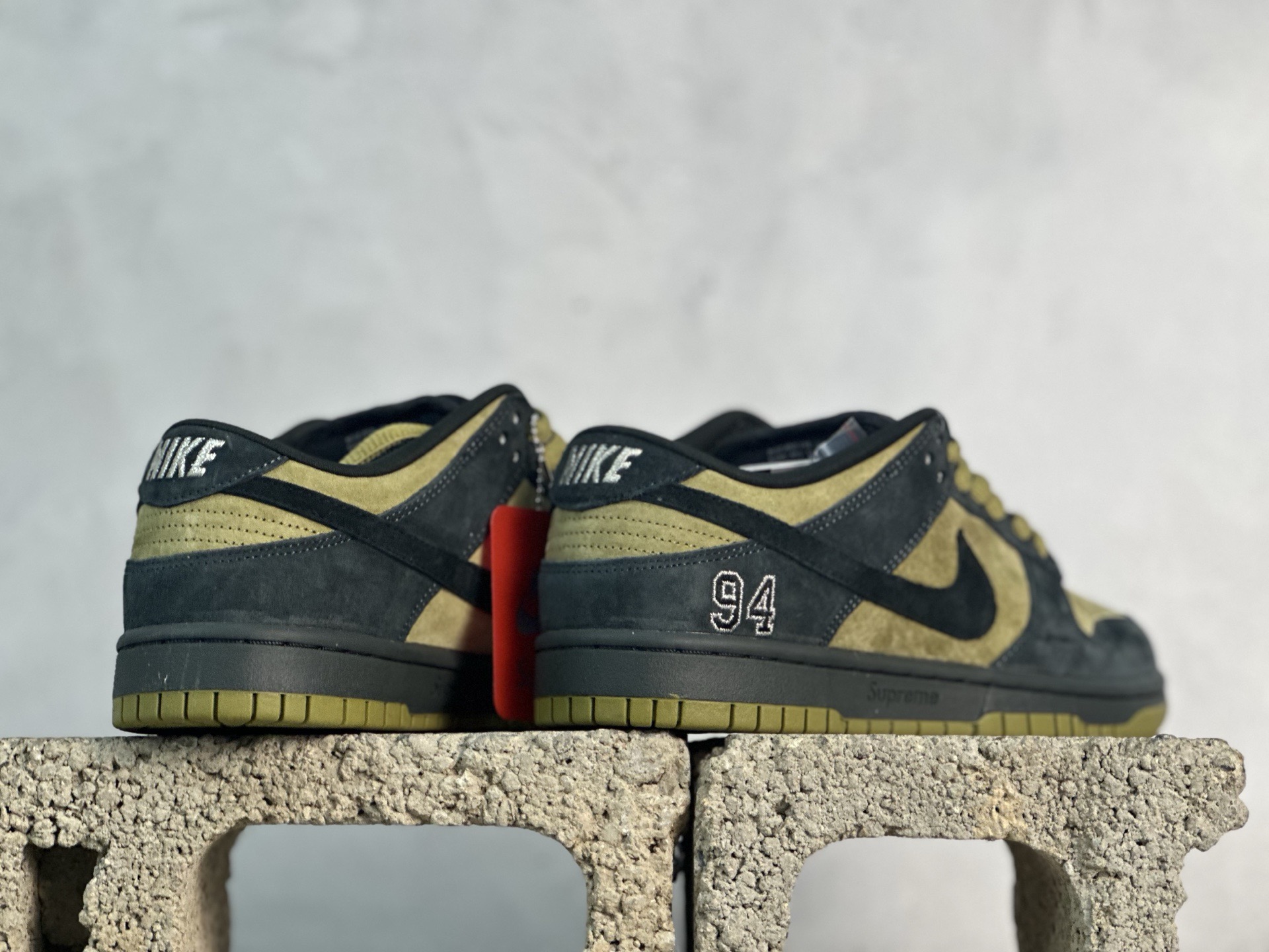 PL💰200 放店私
免检版 配色齐全 Nike  x Supreme Dunk SB Dunk Low 黄黑

货号：HQ8487-300
尺码：36 36.5 37.5 38 38.5 39 40 40.5 41 42 42.5 43 44 44.5 45 46