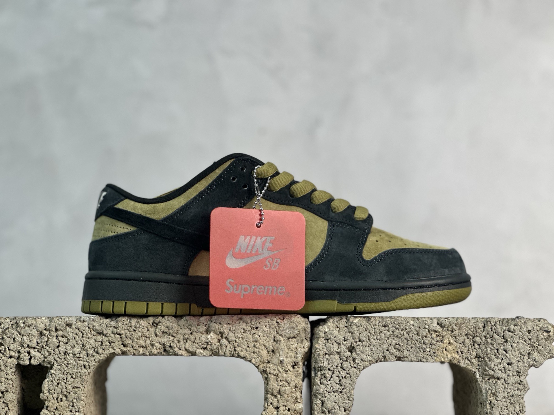 PL💰200 放店私
免检版 配色齐全 Nike  x Supreme Dunk SB Dunk Low 黄黑

货号：HQ8487-300
尺码：36 36.5 37.5 38 38.5 39 40 40.5 41 42 42.5 43 44 44.5 45 46