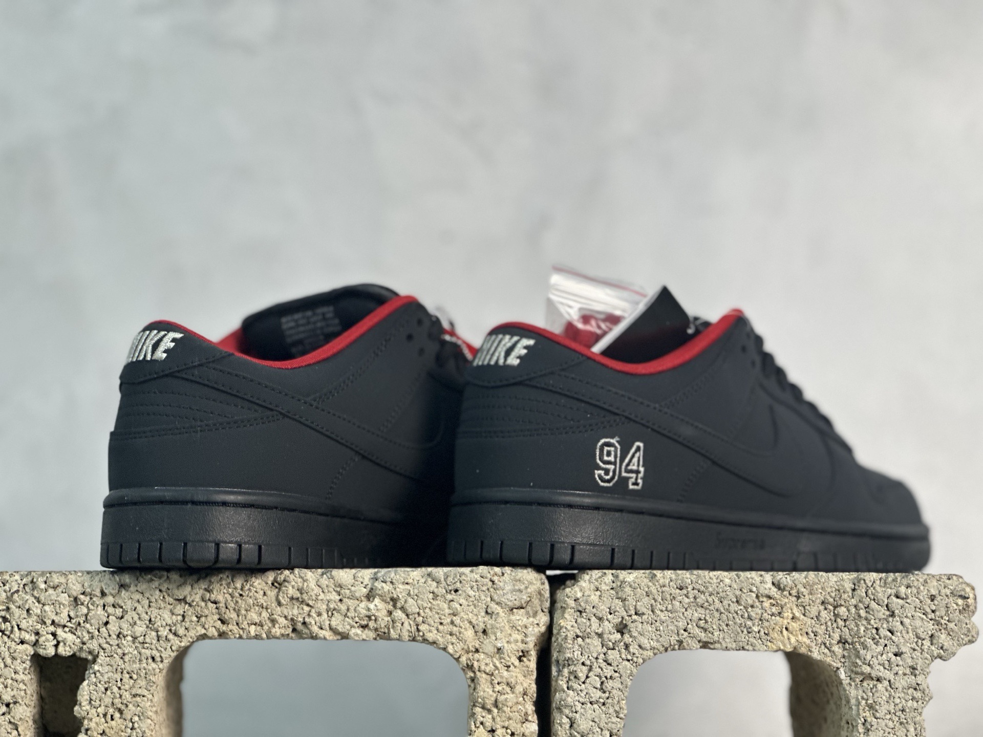 PL💰200 放店私
免检版 配色齐全 Nike  x Supreme Dunk SB Low 黑色

货号：HQ8487-001
尺码：36 36.5 37.5 38 38.5 39 40 40.5 41 42 42.5 43 44 44.5 45 46 
编码：32