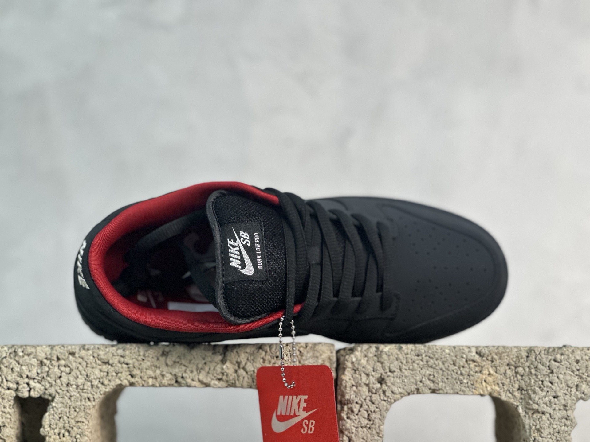 PL💰200 放店私
免检版 配色齐全 Nike  x Supreme Dunk SB Low 黑色

货号：HQ8487-001
尺码：36 36.5 37.5 38 38.5 39 40 40.5 41 42 42.5 43 44 44.5 45 46 
编码：32