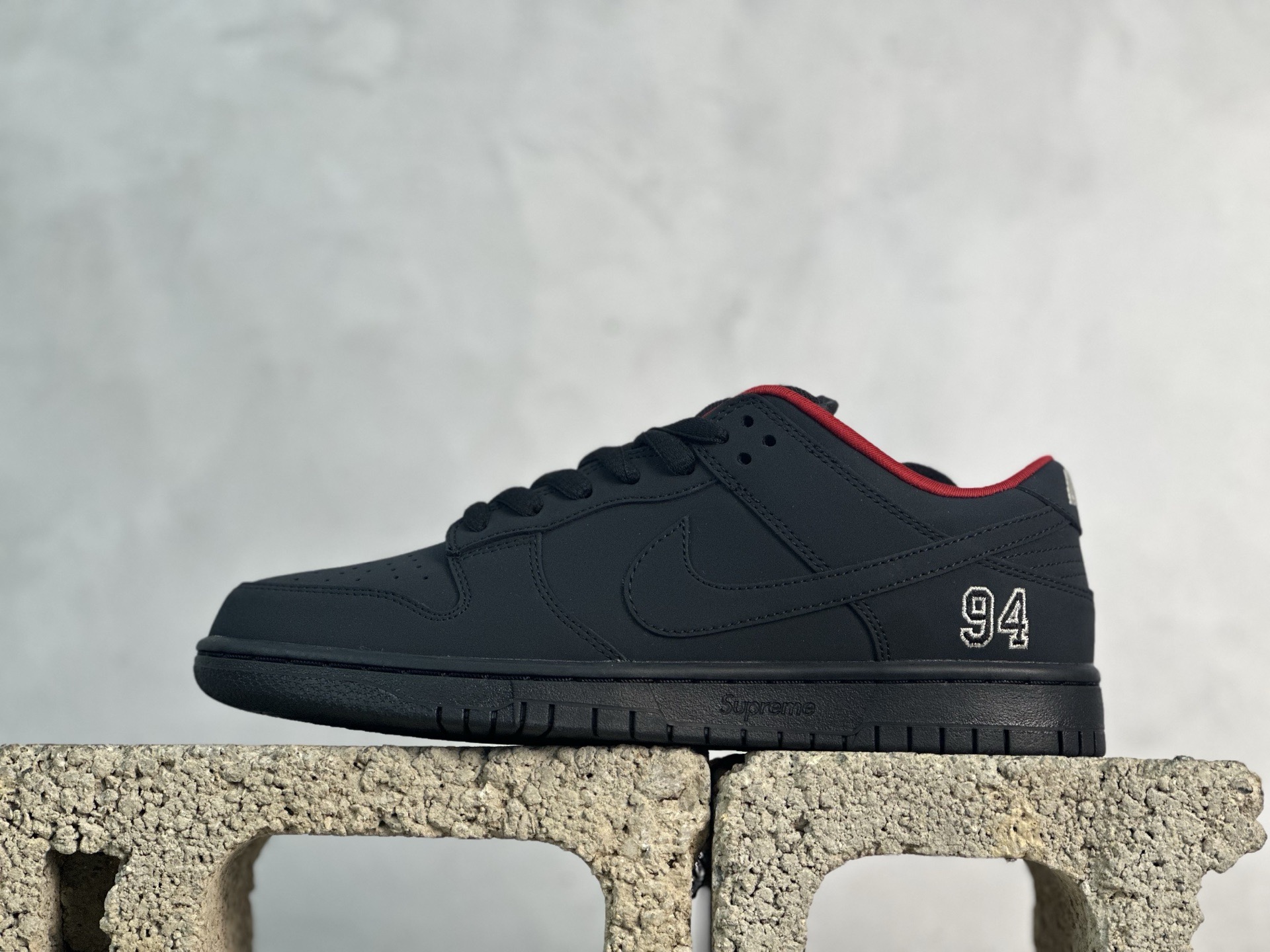 PL💰200 放店私
免检版 配色齐全 Nike  x Supreme Dunk SB Low 黑色

货号：HQ8487-001
尺码：36 36.5 37.5 38 38.5 39 40 40.5 41 42 42.5 43 44 44.5 45 46 
编码：32