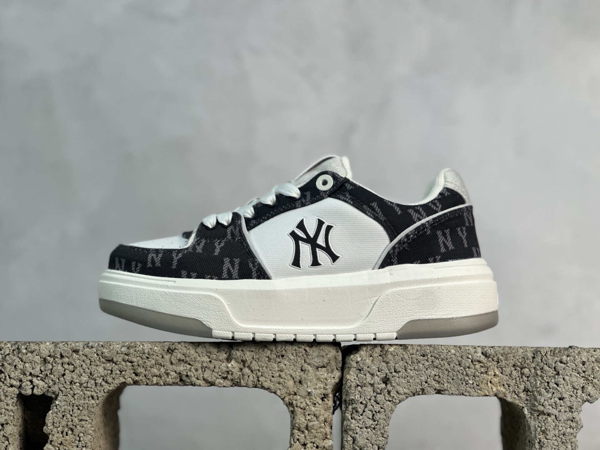 NY MLB Bigball Chunky Liner Denim Monogram 纽约洋基队 增高厚底休闲板鞋 3ASXM016N50BKS 尺码：35 36 36.5 37.5 38 38.5 39 40 40.5 41 42 42.5 43 44 44.5 45-选品中心