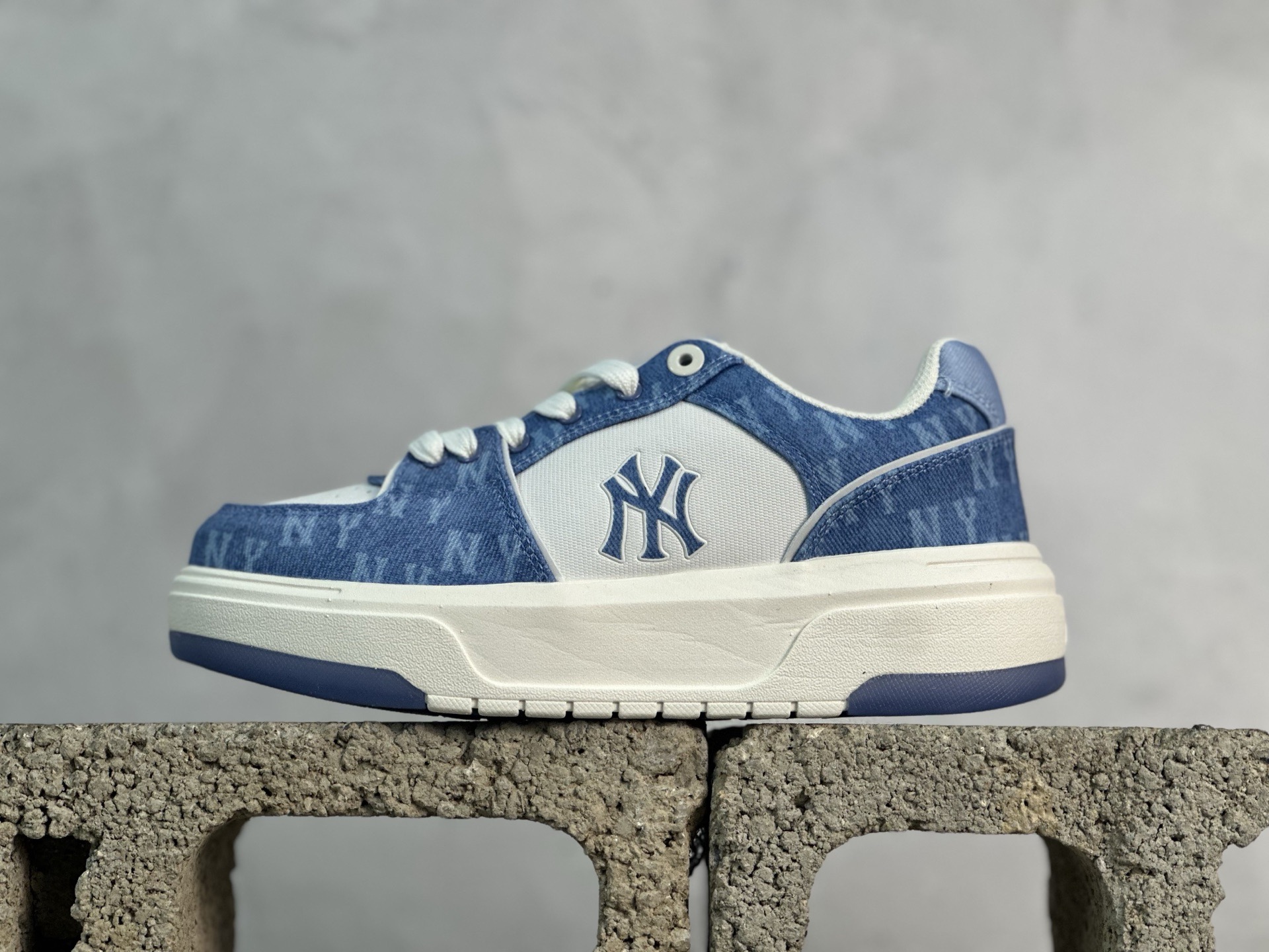 NY MLB Bigball Chunky Liner Denim Monogram 纽约洋基队 增高厚底休闲板鞋 3ASXM016N50BLD 尺码：35 36 36.5 37.5 38 38.5 39 40 40.5 41 42 42.5 43 44 44.5 45-选品中心