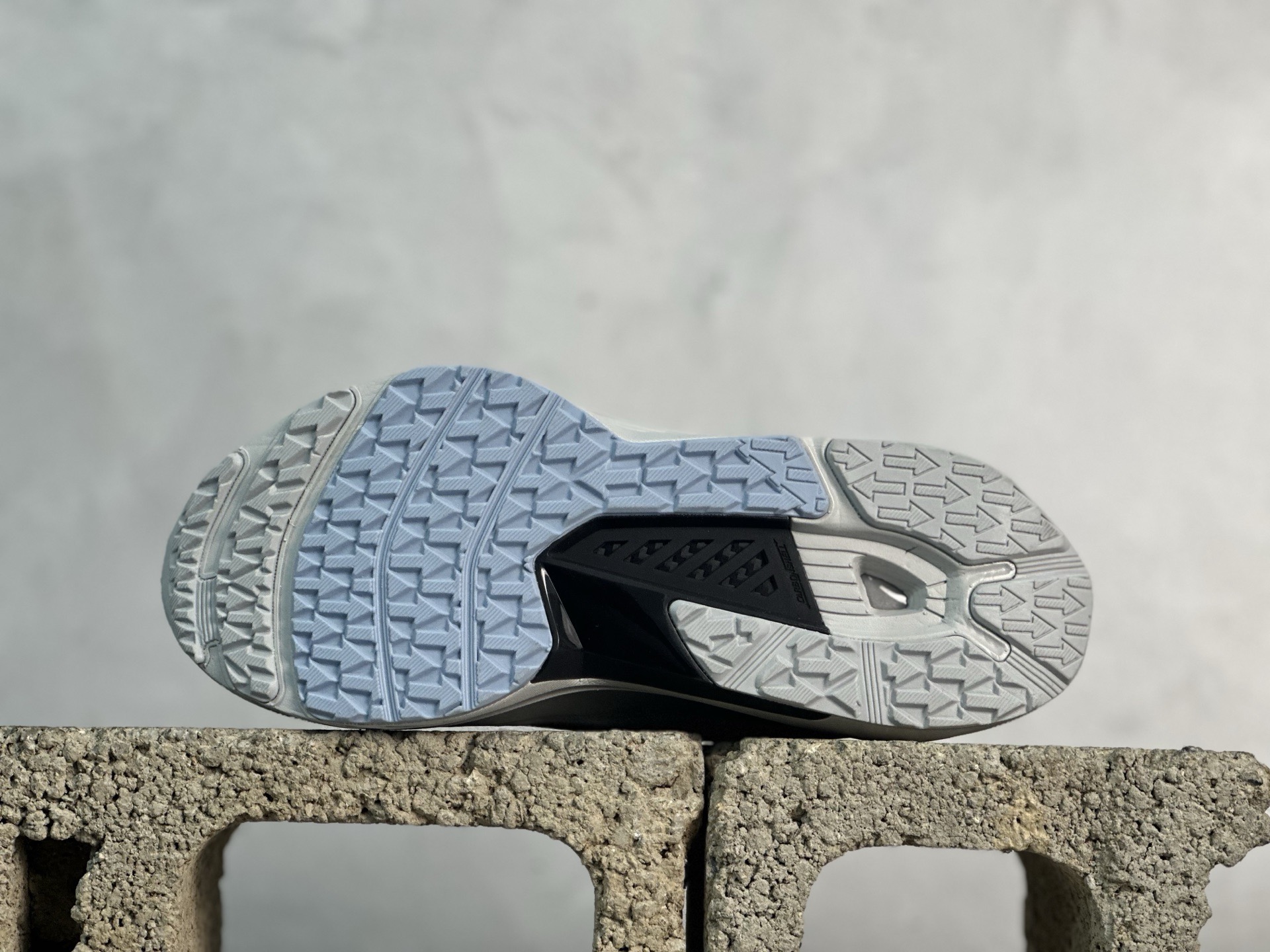 图片[3]-纯原版本 迪桑特DESCENTE Enerzite BOA舒适低帮休闲跑步鞋 官方同步上架 原档案原鞋楦数据开发，流体力学设计，仿生学切割线条。D-FLUID缓震科技中底，稳定高弹。3D立体工程透气网纱鞋面，舒适不闷脚。BOA精密旋钮系带系统，一键调节松紧，兼顾包裹性与便携度。 尺码：36 36.5 37 38 38.5 39 40 40.5 41 42 42.5 43 44 44.5 45-选品中心