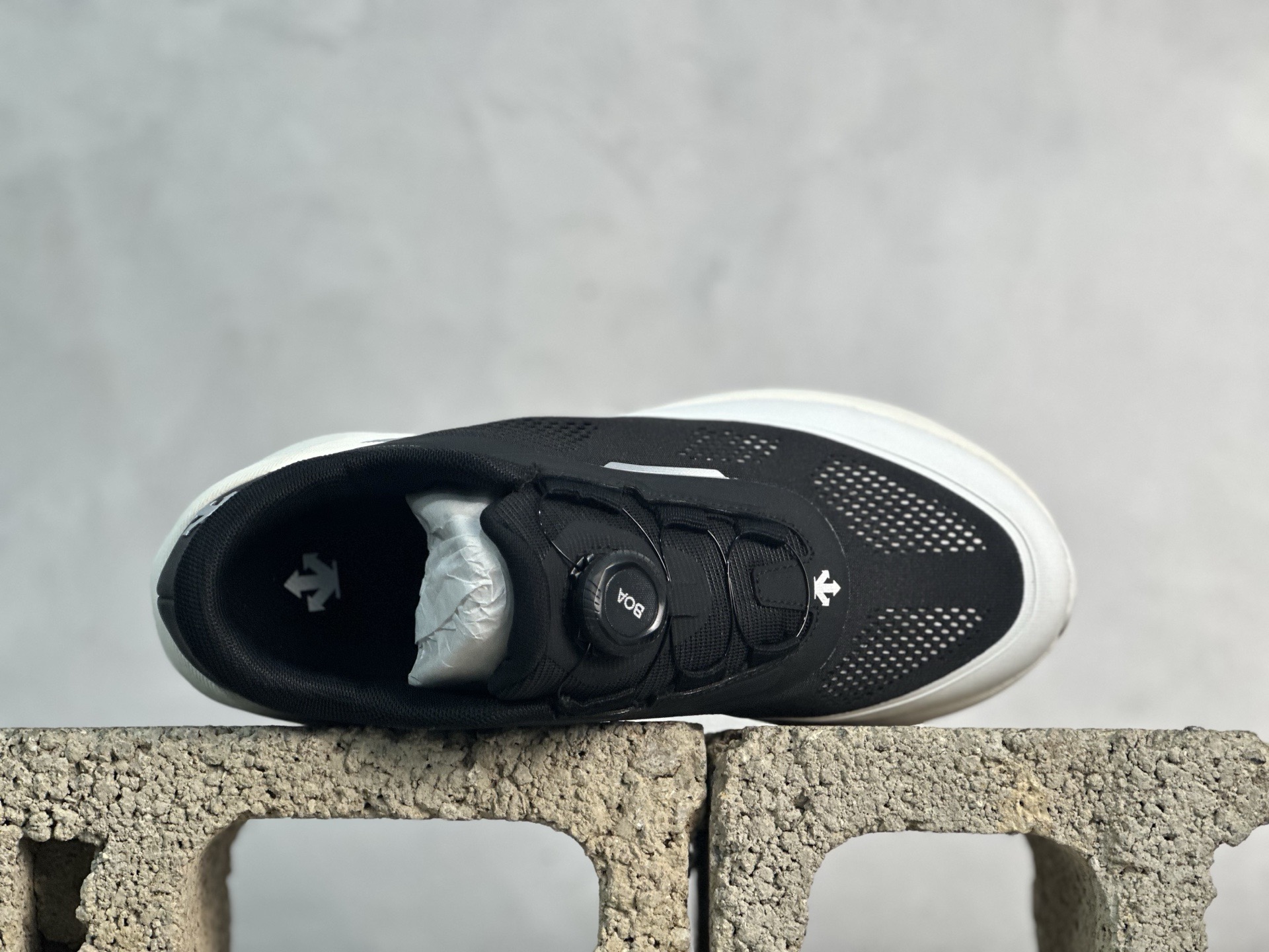 图片[4]-纯原版本 迪桑特DESCENTE Enerzite BOA舒适低帮休闲跑步鞋 官方同步上架 原档案原鞋楦数据开发，流体力学设计，仿生学切割线条。D-FLUID缓震科技中底，稳定高弹。3D立体工程透气网纱鞋面，舒适不闷脚。BOA精密旋钮系带系统，一键调节松紧，兼顾包裹性与便携度。 尺码：36 36.5 37 38 38.5 39 40 40.5 41 42 42.5 43 44 44.5 45-选品中心