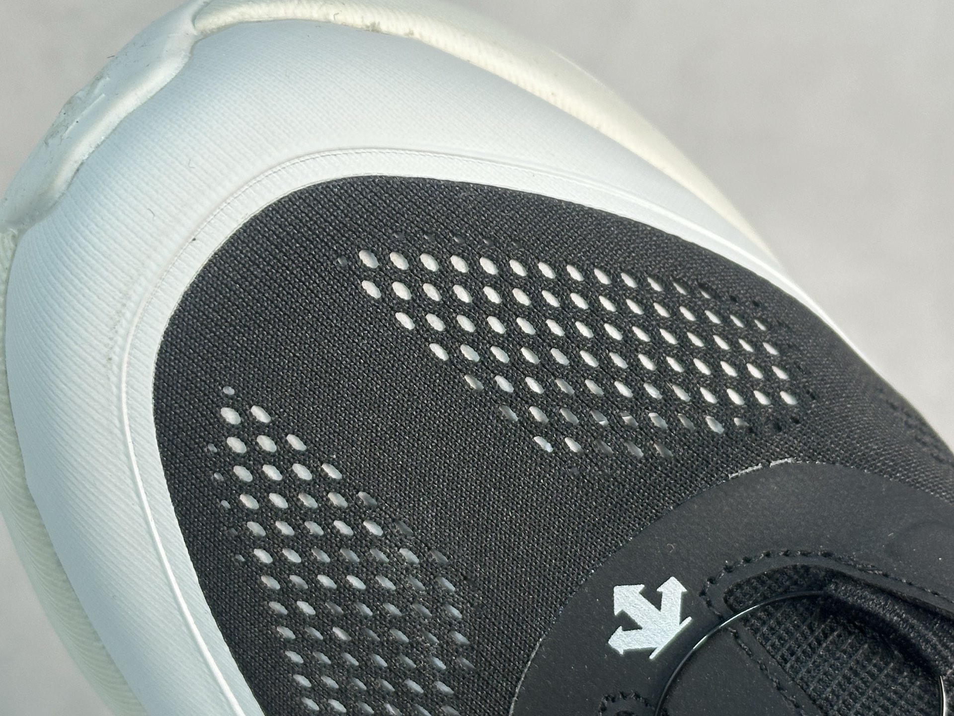 图片[7]-纯原版本 迪桑特DESCENTE Enerzite BOA舒适低帮休闲跑步鞋 官方同步上架 原档案原鞋楦数据开发，流体力学设计，仿生学切割线条。D-FLUID缓震科技中底，稳定高弹。3D立体工程透气网纱鞋面，舒适不闷脚。BOA精密旋钮系带系统，一键调节松紧，兼顾包裹性与便携度。 尺码：36 36.5 37 38 38.5 39 40 40.5 41 42 42.5 43 44 44.5 45-选品中心