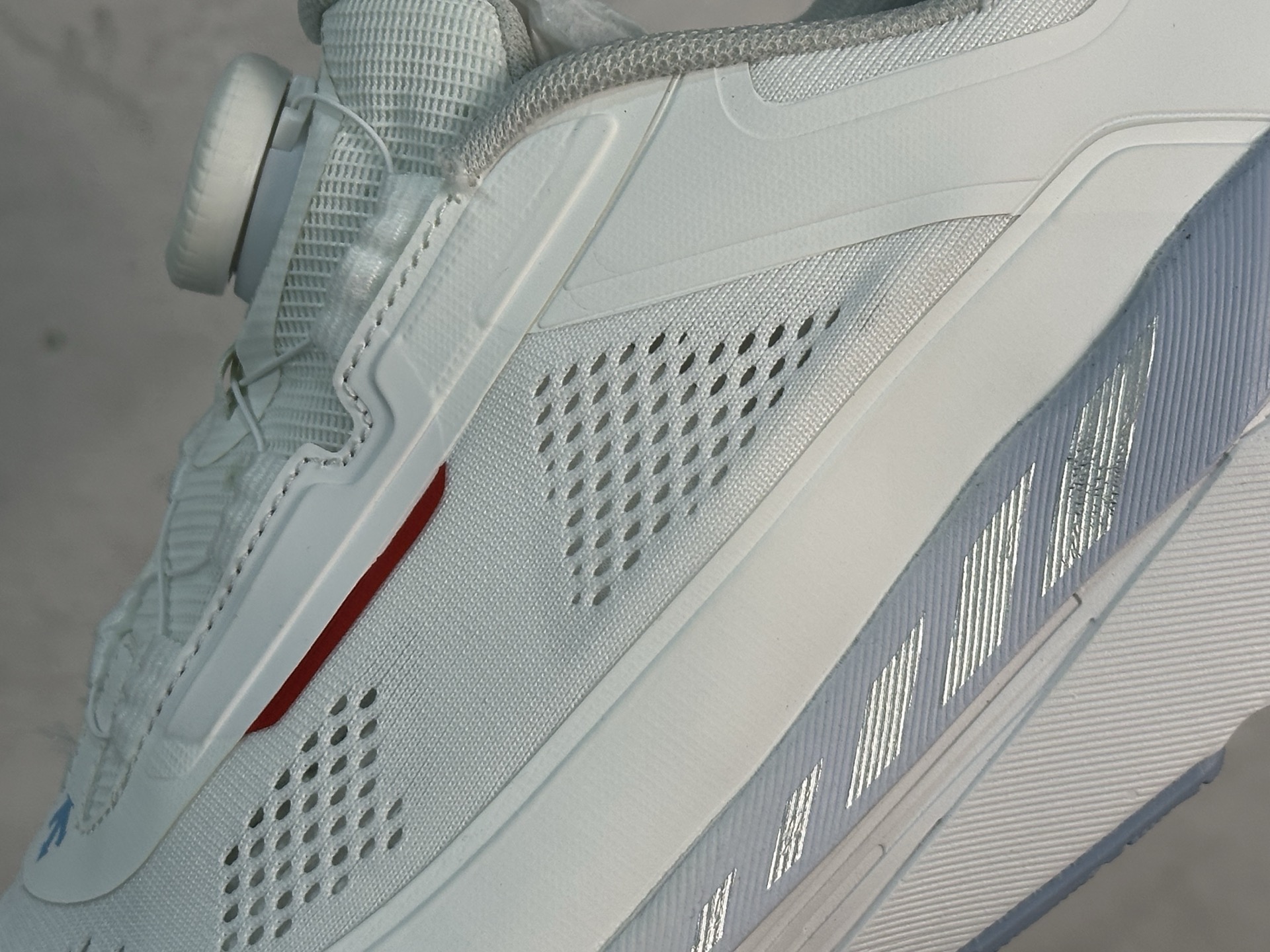 图片[9]-纯原版本 迪桑特DESCENTE Enerzite BOA舒适低帮休闲跑步鞋 官方同步上架 原档案原鞋楦数据开发，流体力学设计，仿生学切割线条。D-FLUID缓震科技中底，稳定高弹。3D立体工程透气网纱鞋面，舒适不闷脚。BOA精密旋钮系带系统，一键调节松紧，兼顾包裹性与便携度。 尺码：36 36.5 37 38 38.5 39 40 40.5 41 42 42.5 43 44 44.5 45-选品中心