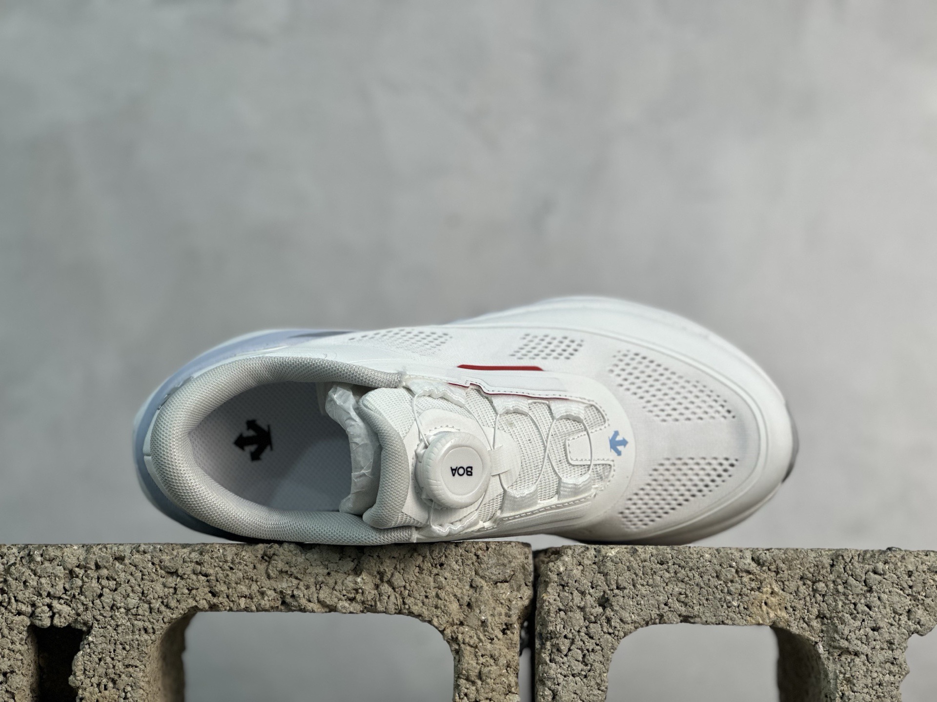 图片[4]-纯原版本 迪桑特DESCENTE Enerzite BOA舒适低帮休闲跑步鞋 官方同步上架 原档案原鞋楦数据开发，流体力学设计，仿生学切割线条。D-FLUID缓震科技中底，稳定高弹。3D立体工程透气网纱鞋面，舒适不闷脚。BOA精密旋钮系带系统，一键调节松紧，兼顾包裹性与便携度。 尺码：36 36.5 37 38 38.5 39 40 40.5 41 42 42.5 43 44 44.5 45-选品中心