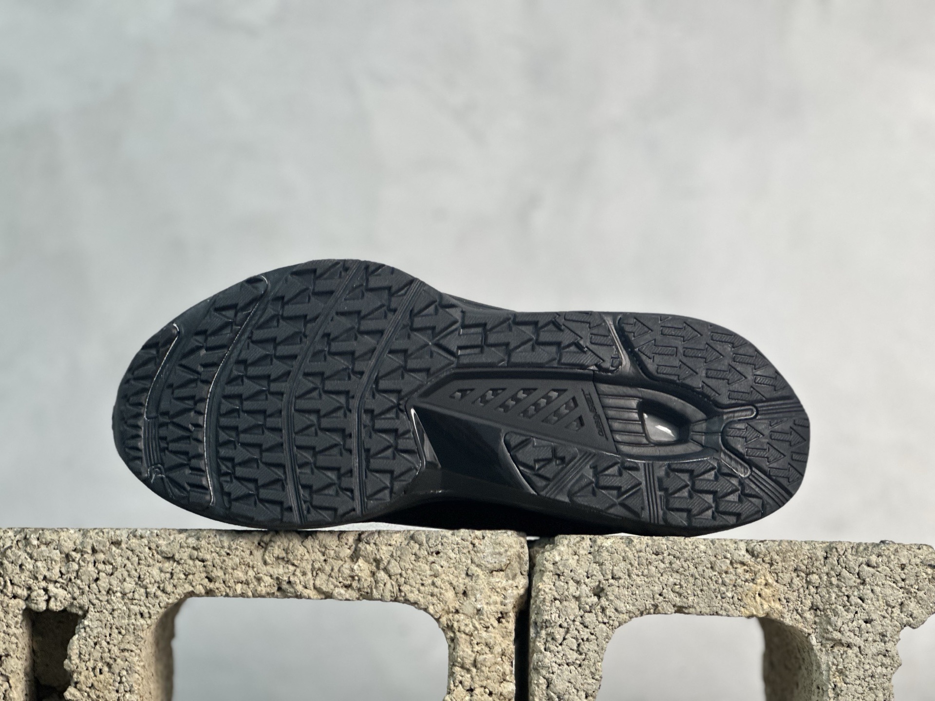 图片[3]-纯原版本 迪桑特DESCENTE Enerzite BOA舒适低帮休闲跑步鞋 官方同步上架 原档案原鞋楦数据开发，流体力学设计，仿生学切割线条。D-FLUID缓震科技中底，稳定高弹。3D立体工程透气网纱鞋面，舒适不闷脚。BOA精密旋钮系带系统，一键调节松紧，兼顾包裹性与便携度。 尺码：36 36.5 37 38 38.5 39 40 40.5 41 42 42.5 43 44 44.5 45-选品中心