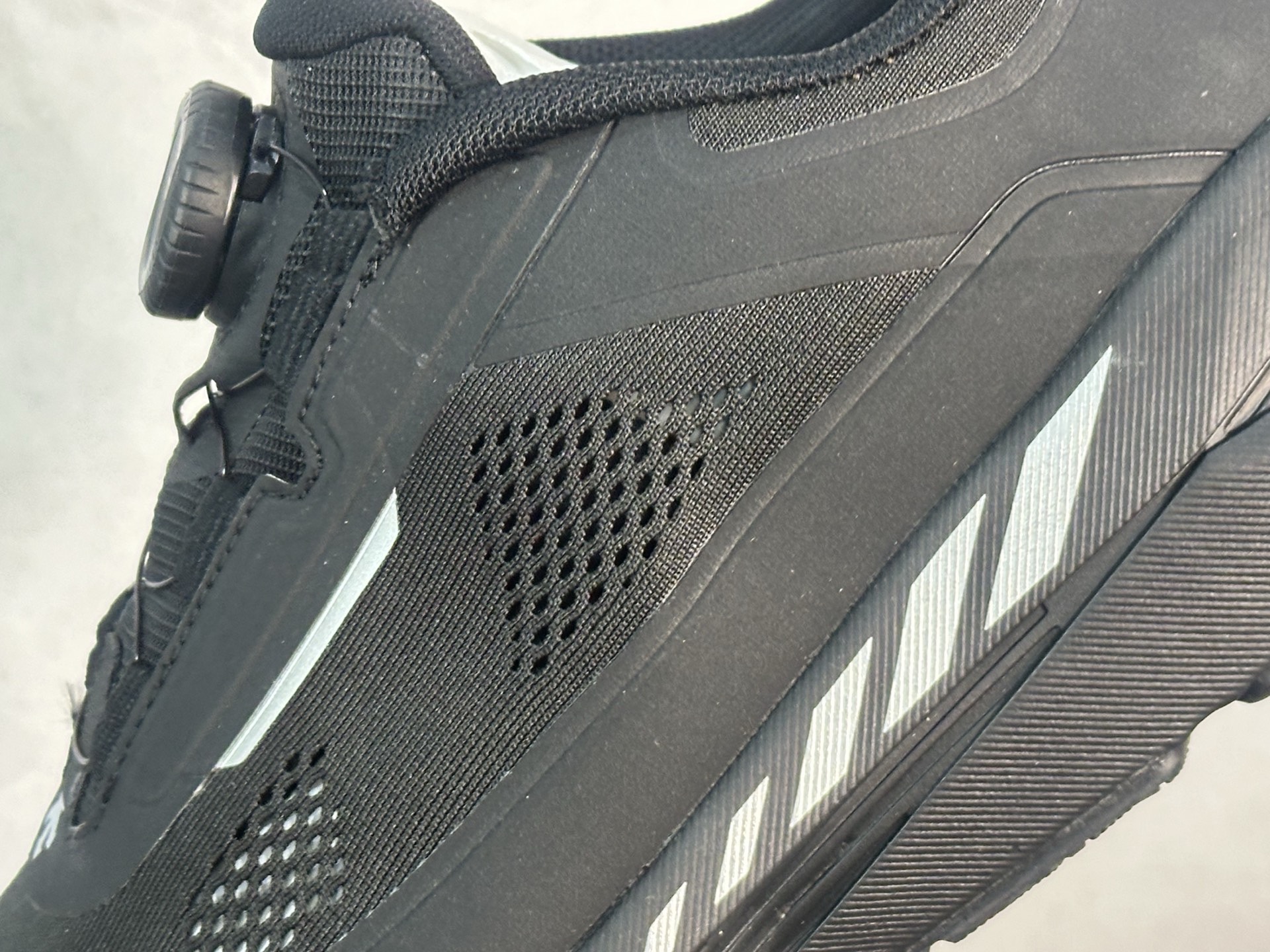 图片[9]-纯原版本 迪桑特DESCENTE Enerzite BOA舒适低帮休闲跑步鞋 官方同步上架 原档案原鞋楦数据开发，流体力学设计，仿生学切割线条。D-FLUID缓震科技中底，稳定高弹。3D立体工程透气网纱鞋面，舒适不闷脚。BOA精密旋钮系带系统，一键调节松紧，兼顾包裹性与便携度。 尺码：36 36.5 37 38 38.5 39 40 40.5 41 42 42.5 43 44 44.5 45-选品中心