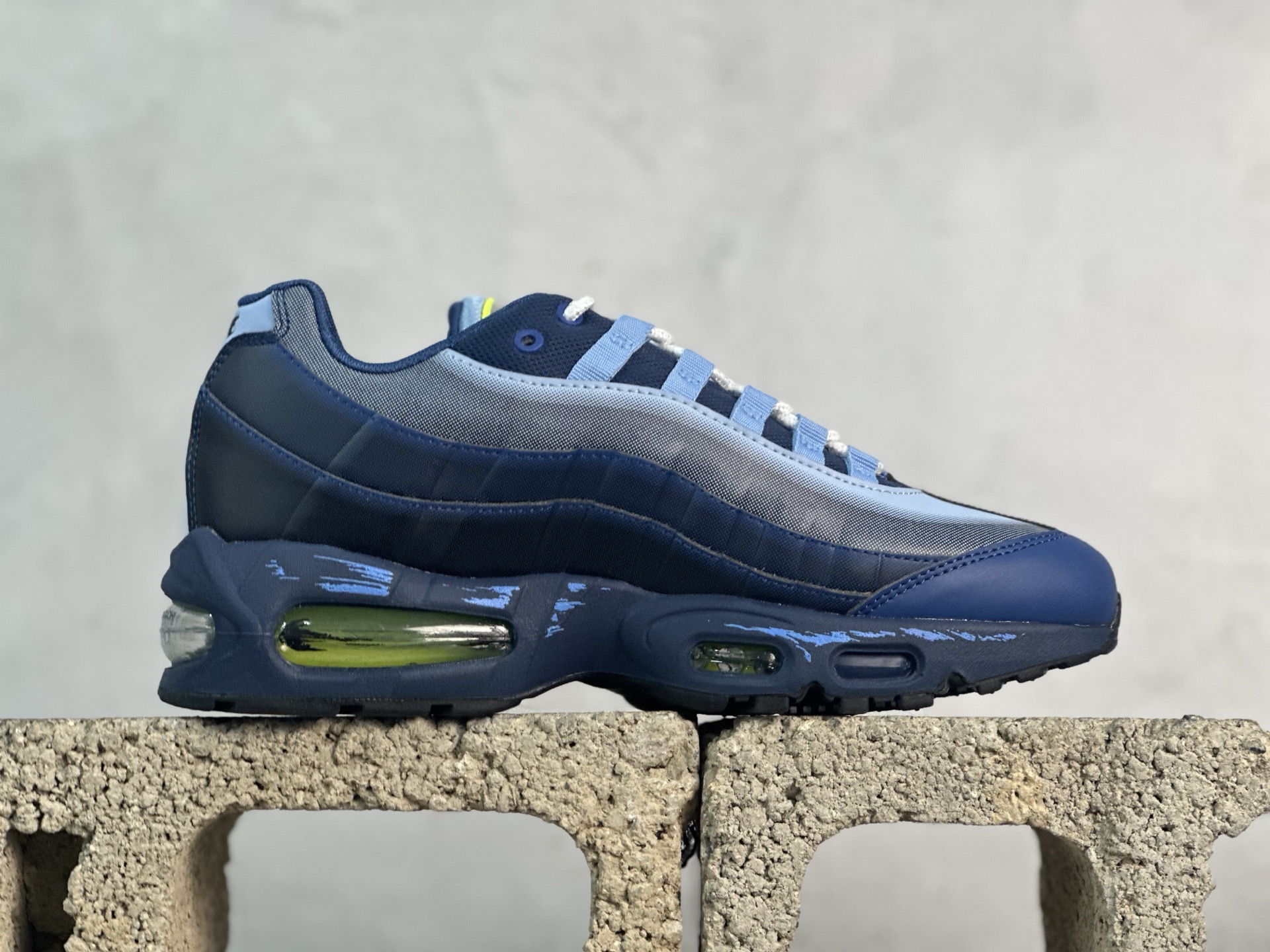 图片[2]-EM  重磅突袭！超人气顶流外贸单品🔥🔥🔥纯原版 Yu-Gi-Oh x NK Air Muscle 95 游戏王联名联名款低帮休闲运动鞋 II7404-400 首批少量出货 重金购入两双原鞋 独家私模开发打造 原版定制1：1鞋盒、包装纸等辅料 独家正品同源定制变色卡片 平台外贸充Z 高端零售专供品质 尺码：36 37.5 38 38.5 39 40 40.5 41 42 42.5 43 44 44.5 45 46 47.5-选品中心