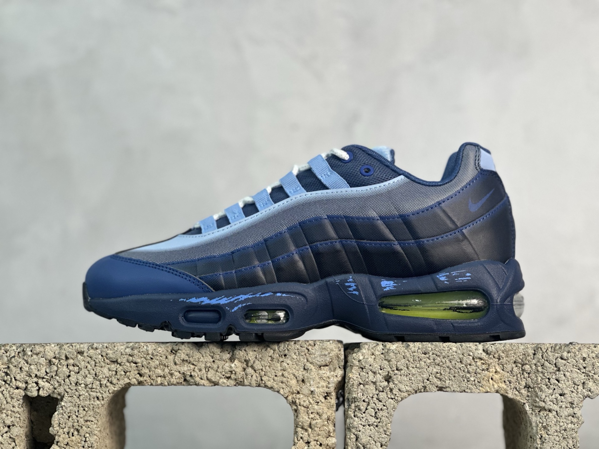 EM  重磅突袭！超人气顶流外贸单品🔥🔥🔥纯原版 Yu-Gi-Oh x NK Air Muscle 95 游戏王联名联名款低帮休闲运动鞋 II7404-400 首批少量出货 重金购入两双原鞋 独家私模开发打造 原版定制1：1鞋盒、包装纸等辅料 独家正品同源定制变色卡片 平台外贸充Z 高端零售专供品质 尺码：36 37.5 38 38.5 39 40 40.5 41 42 42.5 43 44 44.5 45 46 47.5-选品中心