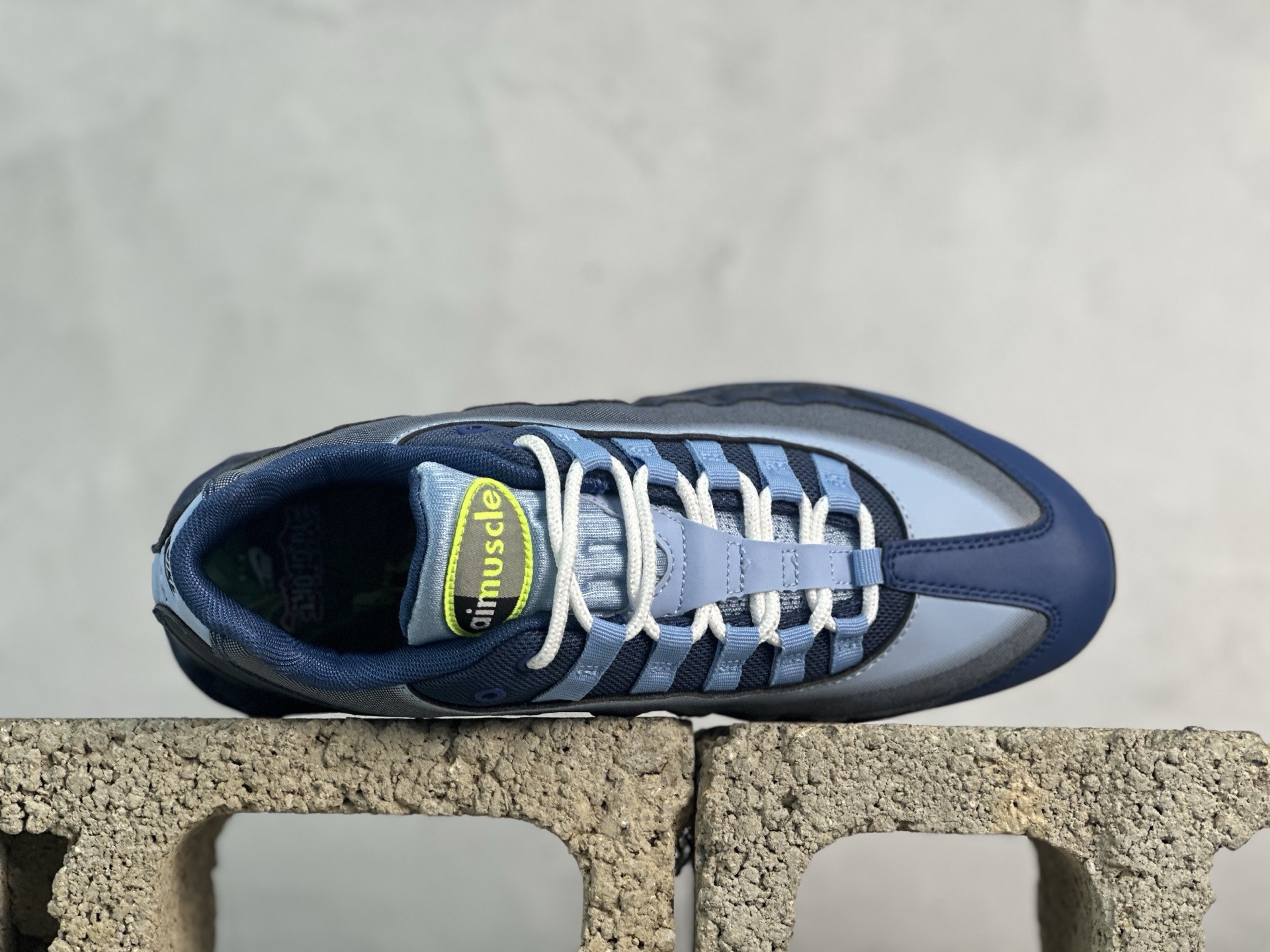 图片[4]-EM  重磅突袭！超人气顶流外贸单品🔥🔥🔥纯原版 Yu-Gi-Oh x NK Air Muscle 95 游戏王联名联名款低帮休闲运动鞋 II7404-400 首批少量出货 重金购入两双原鞋 独家私模开发打造 原版定制1：1鞋盒、包装纸等辅料 独家正品同源定制变色卡片 平台外贸充Z 高端零售专供品质 尺码：36 37.5 38 38.5 39 40 40.5 41 42 42.5 43 44 44.5 45 46 47.5-选品中心