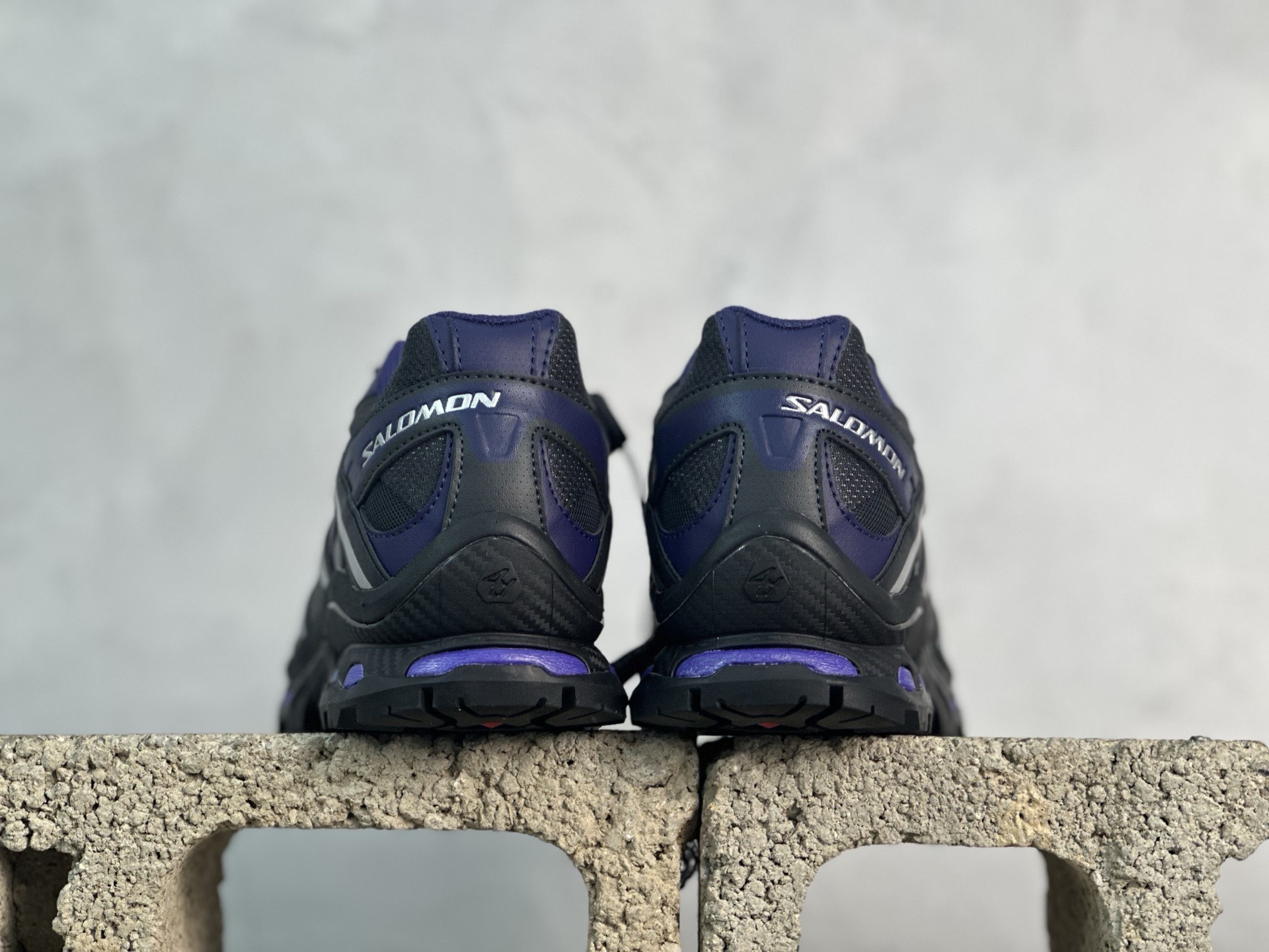 图片[5]-M版  Salomon XT-Quest 萨洛蒙 探索者系列户外越野跑鞋 491260-09 #鞋面采用SENSIFIT贴合技术 全方位贴合包裹脚型 鞋跟部鞋底牵引设计 提供强大的抓地性能 更适应野外崎岖不平的道路 其3D ADVANCED CHASSIS底盘 材料轻量大化 钉齿设计更具稳定性、防护性 鞋底易磨损区运用CONTAGRIP高耐磨材料 应对城市硬质路面长距离跑考验 尺码：36 36.5 37 38 38.5 39 40 40.5 41 42 42.5 43 44 44.5 45-选品中心