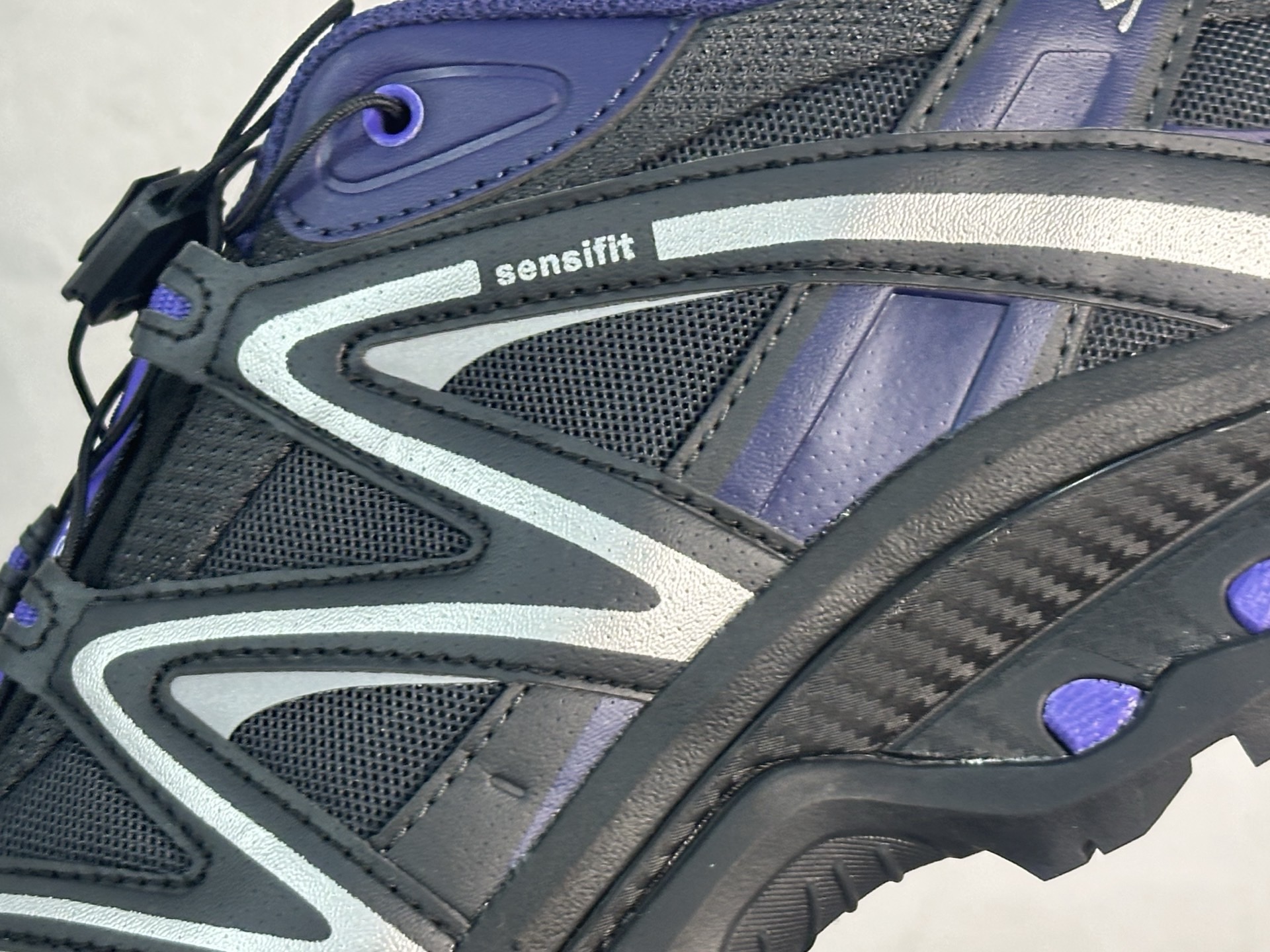 图片[9]-M版  Salomon XT-Quest 萨洛蒙 探索者系列户外越野跑鞋 491260-09 #鞋面采用SENSIFIT贴合技术 全方位贴合包裹脚型 鞋跟部鞋底牵引设计 提供强大的抓地性能 更适应野外崎岖不平的道路 其3D ADVANCED CHASSIS底盘 材料轻量大化 钉齿设计更具稳定性、防护性 鞋底易磨损区运用CONTAGRIP高耐磨材料 应对城市硬质路面长距离跑考验 尺码：36 36.5 37 38 38.5 39 40 40.5 41 42 42.5 43 44 44.5 45-选品中心