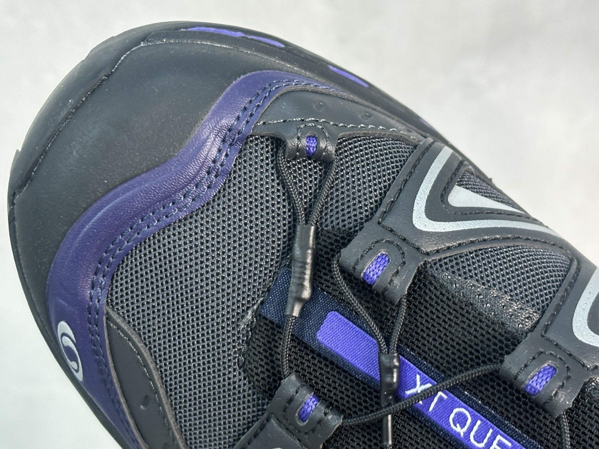 图片[7]-M版  Salomon XT-Quest 萨洛蒙 探索者系列户外越野跑鞋 491260-09 #鞋面采用SENSIFIT贴合技术 全方位贴合包裹脚型 鞋跟部鞋底牵引设计 提供强大的抓地性能 更适应野外崎岖不平的道路 其3D ADVANCED CHASSIS底盘 材料轻量大化 钉齿设计更具稳定性、防护性 鞋底易磨损区运用CONTAGRIP高耐磨材料 应对城市硬质路面长距离跑考验 尺码：36 36.5 37 38 38.5 39 40 40.5 41 42 42.5 43 44 44.5 45-选品中心