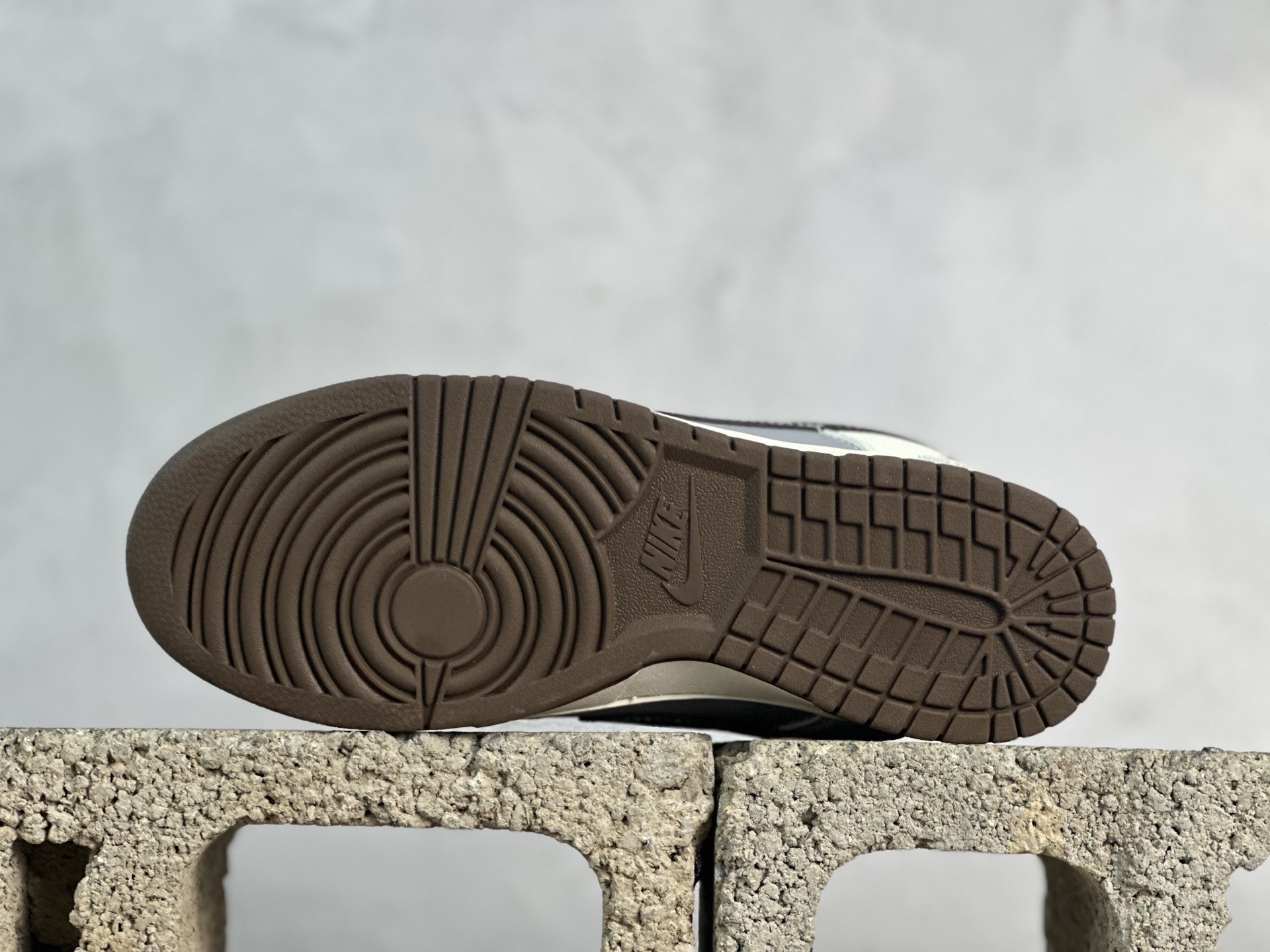 图片[3]-Nike SB Dunk Low LV联名 花棕勾 周年高端定制 低帮休闲板鞋 XS6089-630 #定制鞋盒 大厂纯原品质出货 超高清洁度 皮料切割干净无任何毛边 细节完美 尺码：36 36.5 37.5 38 38.5 39 40 40.5 41 42 42.5 43 44 44.5 45-选品中心