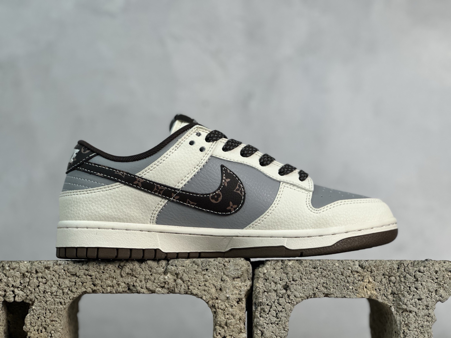 图片[2]-Nike SB Dunk Low LV联名 花棕勾 周年高端定制 低帮休闲板鞋 XS6089-630 #定制鞋盒 大厂纯原品质出货 超高清洁度 皮料切割干净无任何毛边 细节完美 尺码：36 36.5 37.5 38 38.5 39 40 40.5 41 42 42.5 43 44 44.5 45-选品中心