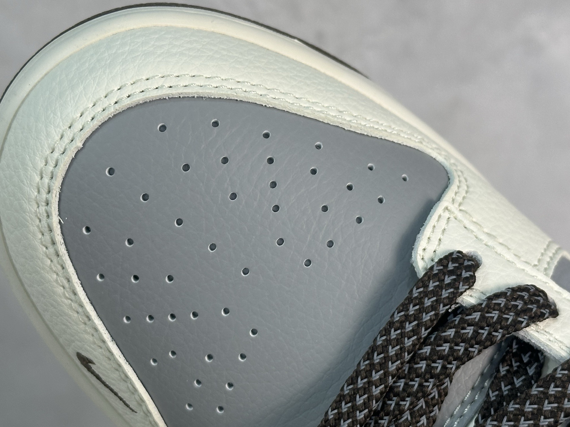 图片[7]-Nike SB Dunk Low LV联名 花棕勾 周年高端定制 低帮休闲板鞋 XS6089-630 #定制鞋盒 大厂纯原品质出货 超高清洁度 皮料切割干净无任何毛边 细节完美 尺码：36 36.5 37.5 38 38.5 39 40 40.5 41 42 42.5 43 44 44.5 45-选品中心