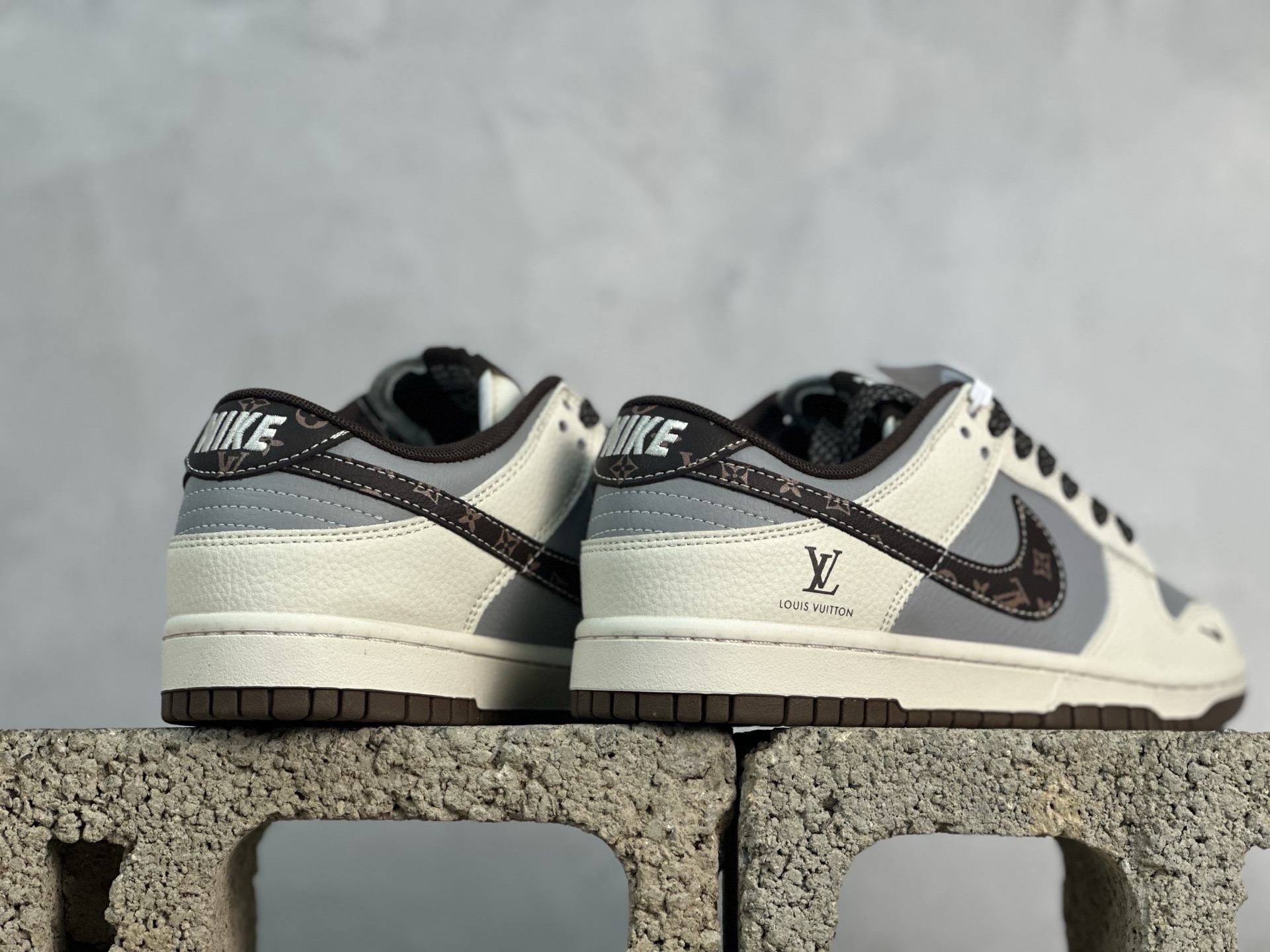 图片[6]-Nike SB Dunk Low LV联名 花棕勾 周年高端定制 低帮休闲板鞋 XS6089-630 #定制鞋盒 大厂纯原品质出货 超高清洁度 皮料切割干净无任何毛边 细节完美 尺码：36 36.5 37.5 38 38.5 39 40 40.5 41 42 42.5 43 44 44.5 45-选品中心