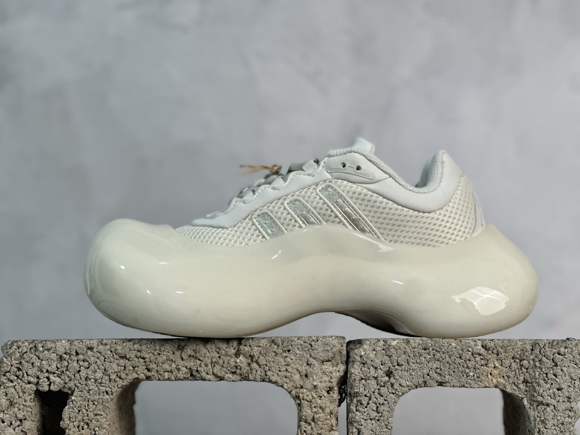 Avavav x Adidas Originals JI1495 联名款舒适百搭低帮休闲生活鞋 尺码：35 36 36.5 37 38 38.5 39 40 40.5 41 42 42.5 43-选品中心