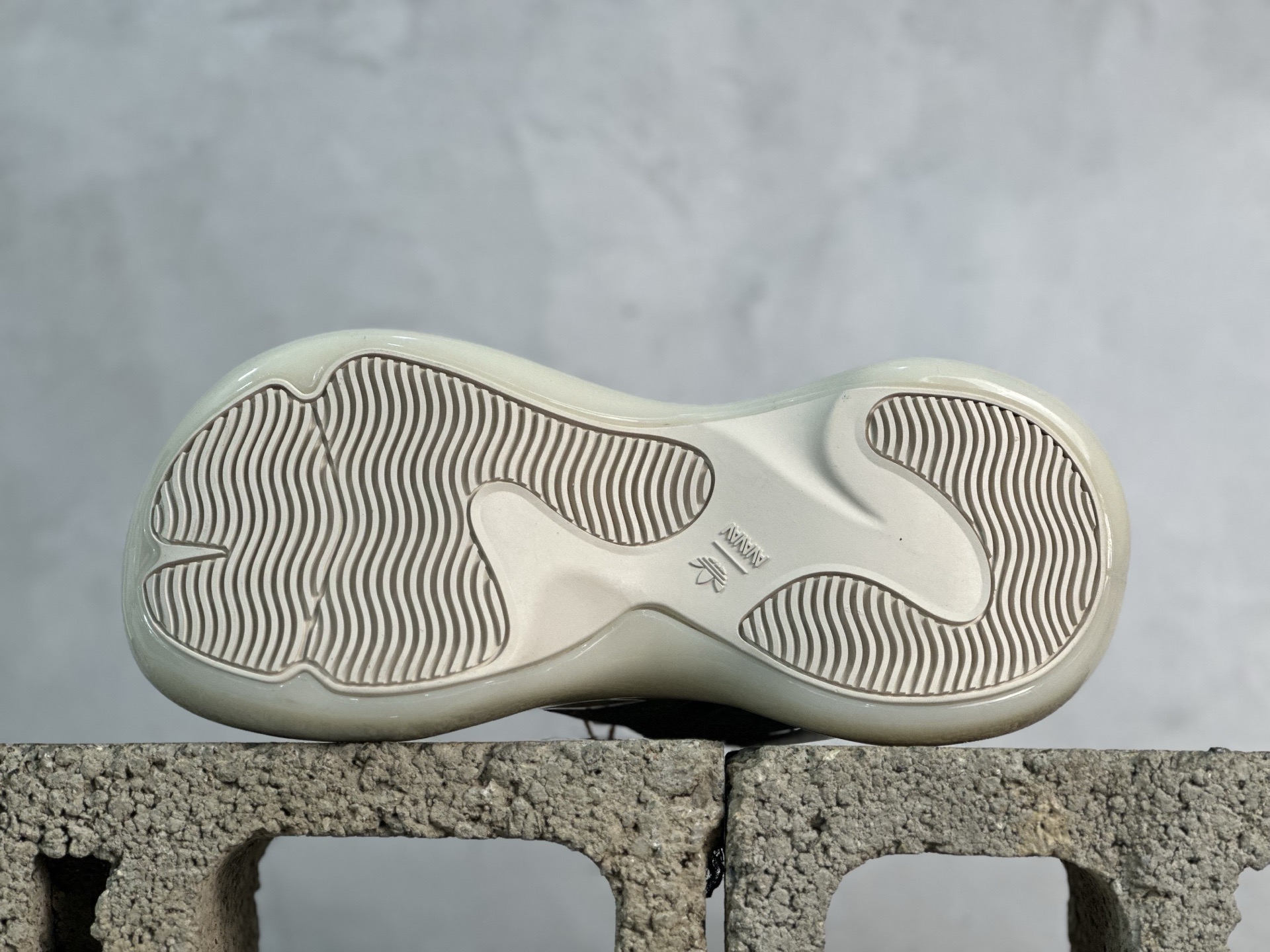 图片[3]-Avavav x Adidas Originals JI1495 联名款舒适百搭低帮休闲生活鞋 尺码：35 36 36.5 37 38 38.5 39 40 40.5 41 42 42.5 43-选品中心