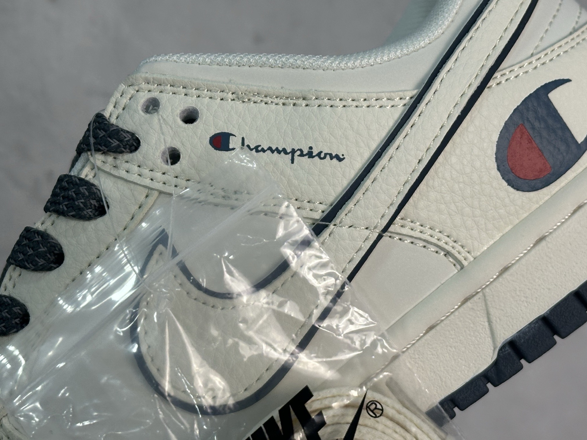 图片[9]-Nike SB Dunk Low 冠军联名 午夜蓝 周年高端定制 低帮休闲板鞋 JP1628-026 #定制鞋盒 大厂纯原品质出货 超高清洁度 皮料切割干净无任何毛边 细节完美 尺码：36 36.5 37.5 38 38.5 39 40 40.5 41 42 42.5 43 44 44.5 45-选品中心