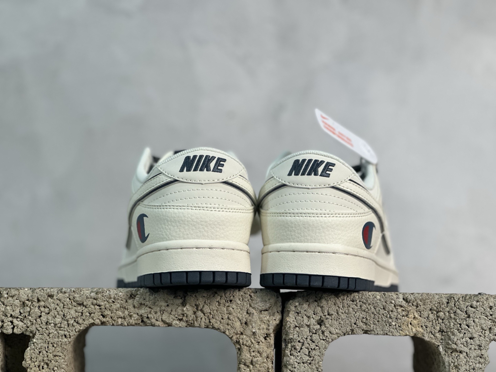 图片[5]-Nike SB Dunk Low 冠军联名 午夜蓝 周年高端定制 低帮休闲板鞋 JP1628-026 #定制鞋盒 大厂纯原品质出货 超高清洁度 皮料切割干净无任何毛边 细节完美 尺码：36 36.5 37.5 38 38.5 39 40 40.5 41 42 42.5 43 44 44.5 45-选品中心