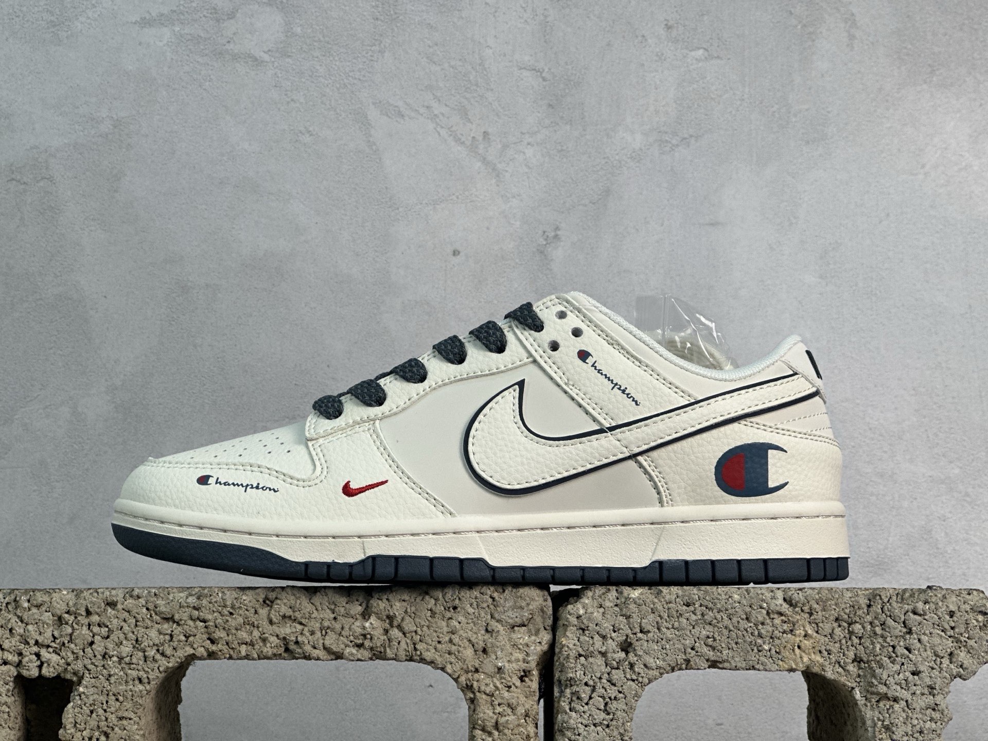 Nike SB Dunk Low 冠军联名 午夜蓝 周年高端定制 低帮休闲板鞋 JP1628-026 #定制鞋盒 大厂纯原品质出货 超高清洁度 皮料切割干净无任何毛边 细节完美 尺码：36 36.5 37.5 38 38.5 39 40 40.5 41 42 42.5 43 44 44.5 45-选品中心