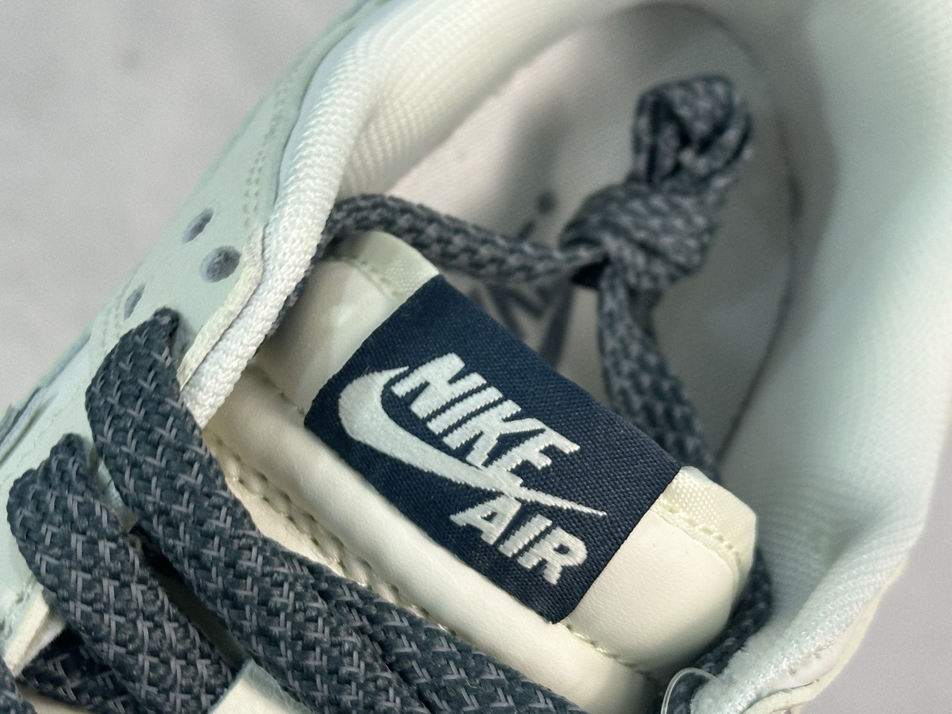 图片[8]-Nike SB Dunk Low 冠军联名 午夜蓝 周年高端定制 低帮休闲板鞋 JP1628-026 #定制鞋盒 大厂纯原品质出货 超高清洁度 皮料切割干净无任何毛边 细节完美 尺码：36 36.5 37.5 38 38.5 39 40 40.5 41 42 42.5 43 44 44.5 45-选品中心