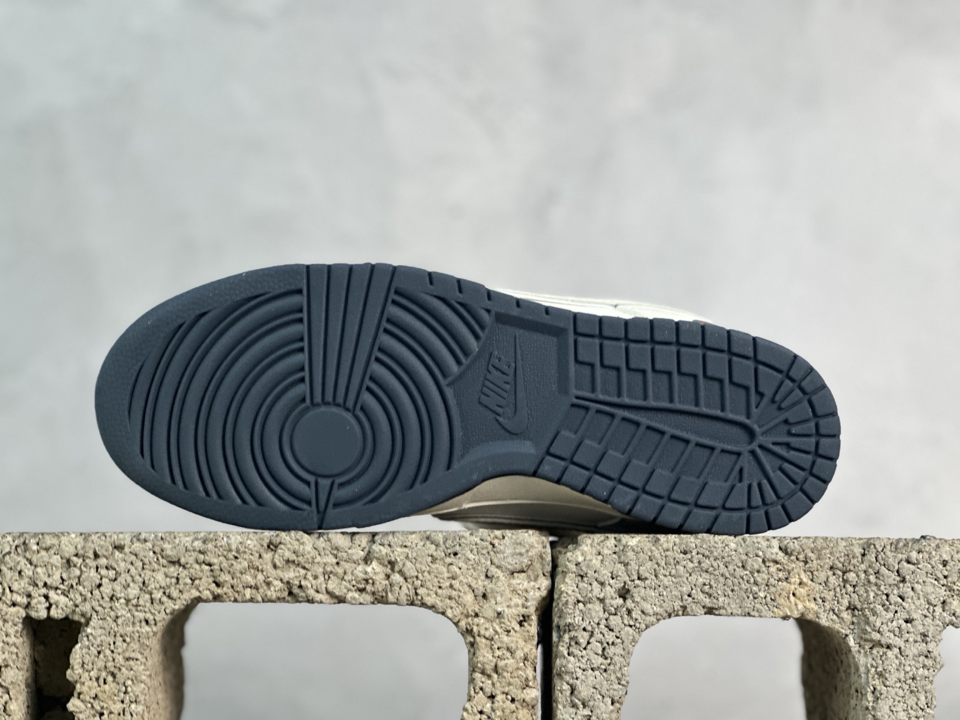 图片[3]-Nike SB Dunk Low 冠军联名 午夜蓝 周年高端定制 低帮休闲板鞋 JP1628-026 #定制鞋盒 大厂纯原品质出货 超高清洁度 皮料切割干净无任何毛边 细节完美 尺码：36 36.5 37.5 38 38.5 39 40 40.5 41 42 42.5 43 44 44.5 45-选品中心