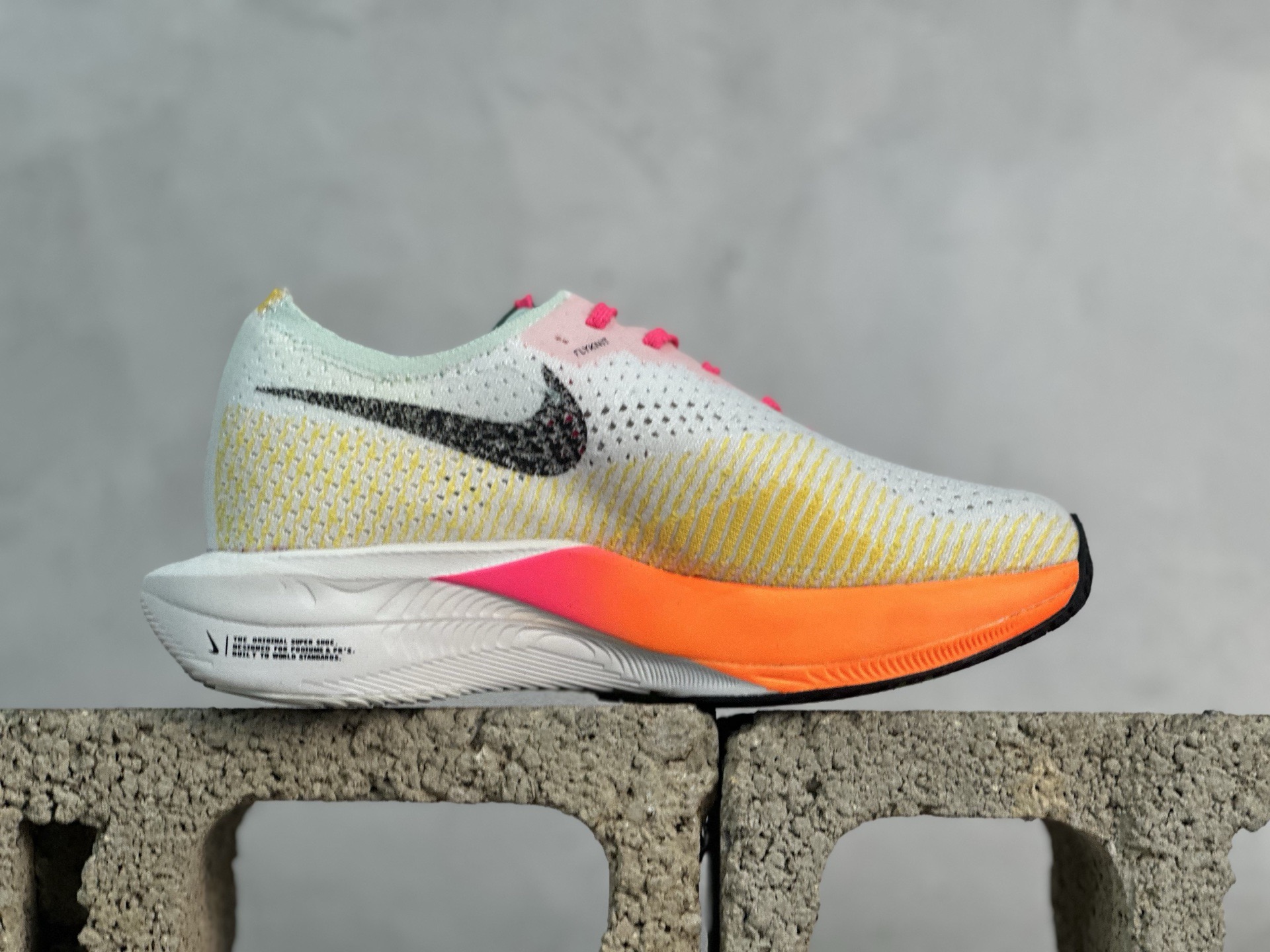图片[2]-Nike Zoom VaporFly Next 3% \”Prototype\” 马拉松跑鞋 #鞋款搭载两个Airzoom缓震配置，中底ZoomX 泡绵从后跟延伸至鞋头，超强回弹性 货号：HQ3219-902 尺码： 36 36.5 37.5 38 38.5 39 40 40.5 41 42 42.5 43 44 44.5 45-选品中心