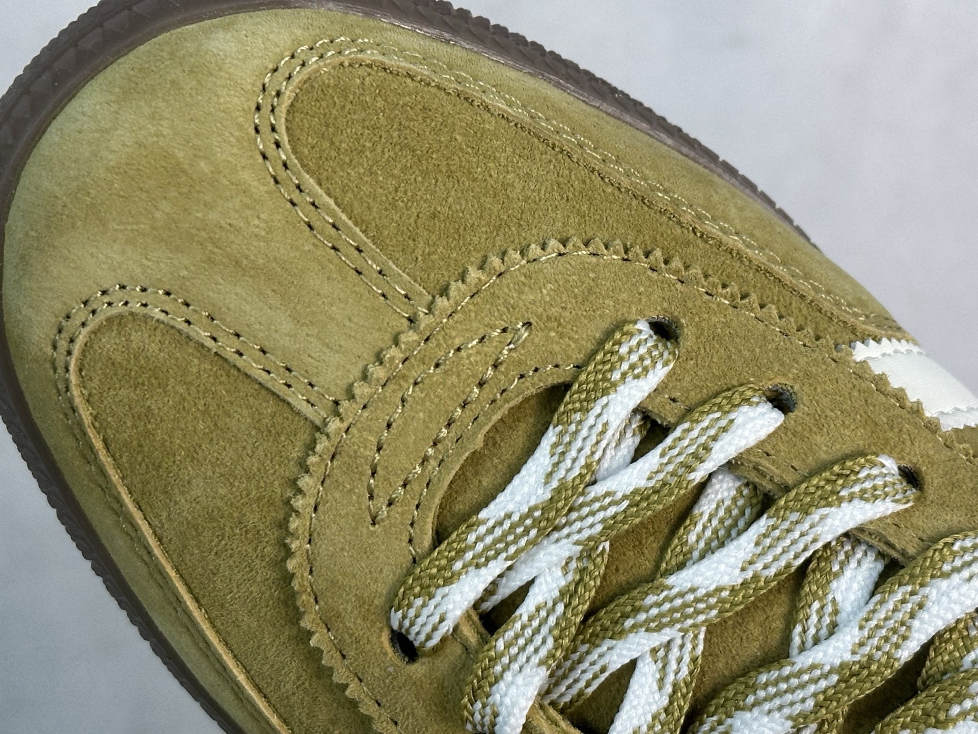 图片[7]-Addis Original Samba OG 复古桑巴板鞋 这款桑巴鞋展示了高质量的工艺 带有装饰的超锁缝制和无缝的手感 柔软、柔软的皮革造型和标志性的3条纹完成了精致的外观 正规合身鞋带 鞋面上有绒面鞋垫 橡胶鞋底 享受正畸套筒软感 自50年代首次亮相以来就一直在赢得粉丝的青睐 货号：KI5939 尺码：35-45-选品中心