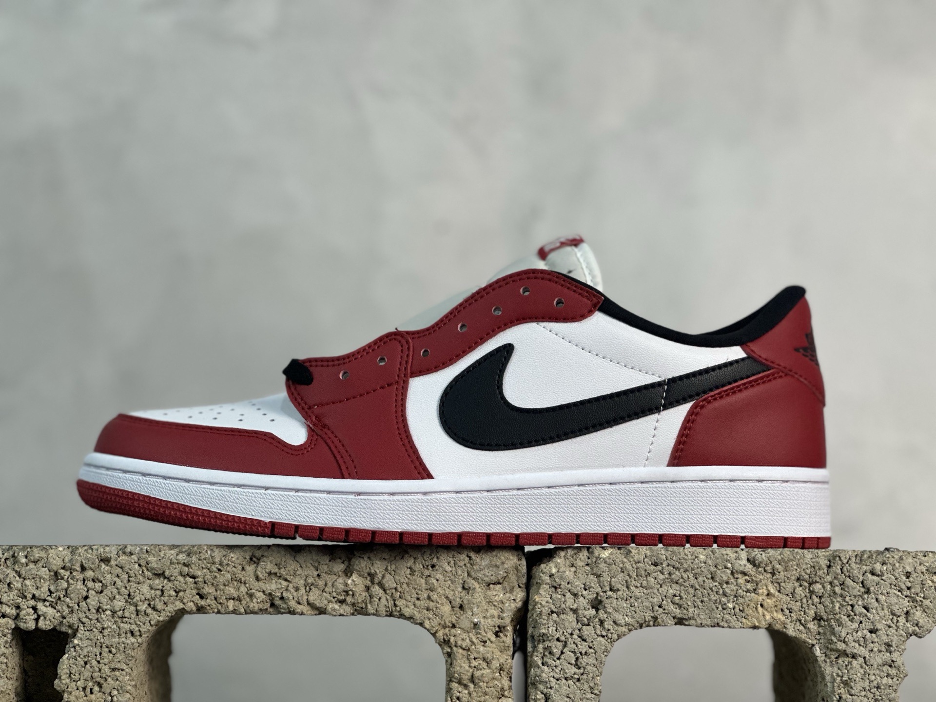 清远版 Travis Scott x Jordan Air Jordan 1 Low OG 芝加哥白红 HQ6998-600 尺码：36 36.5 37.5 38 38.5 39 40 40.5 41 42 42.5 43 44 44.5 45 46 47.5-选品中心