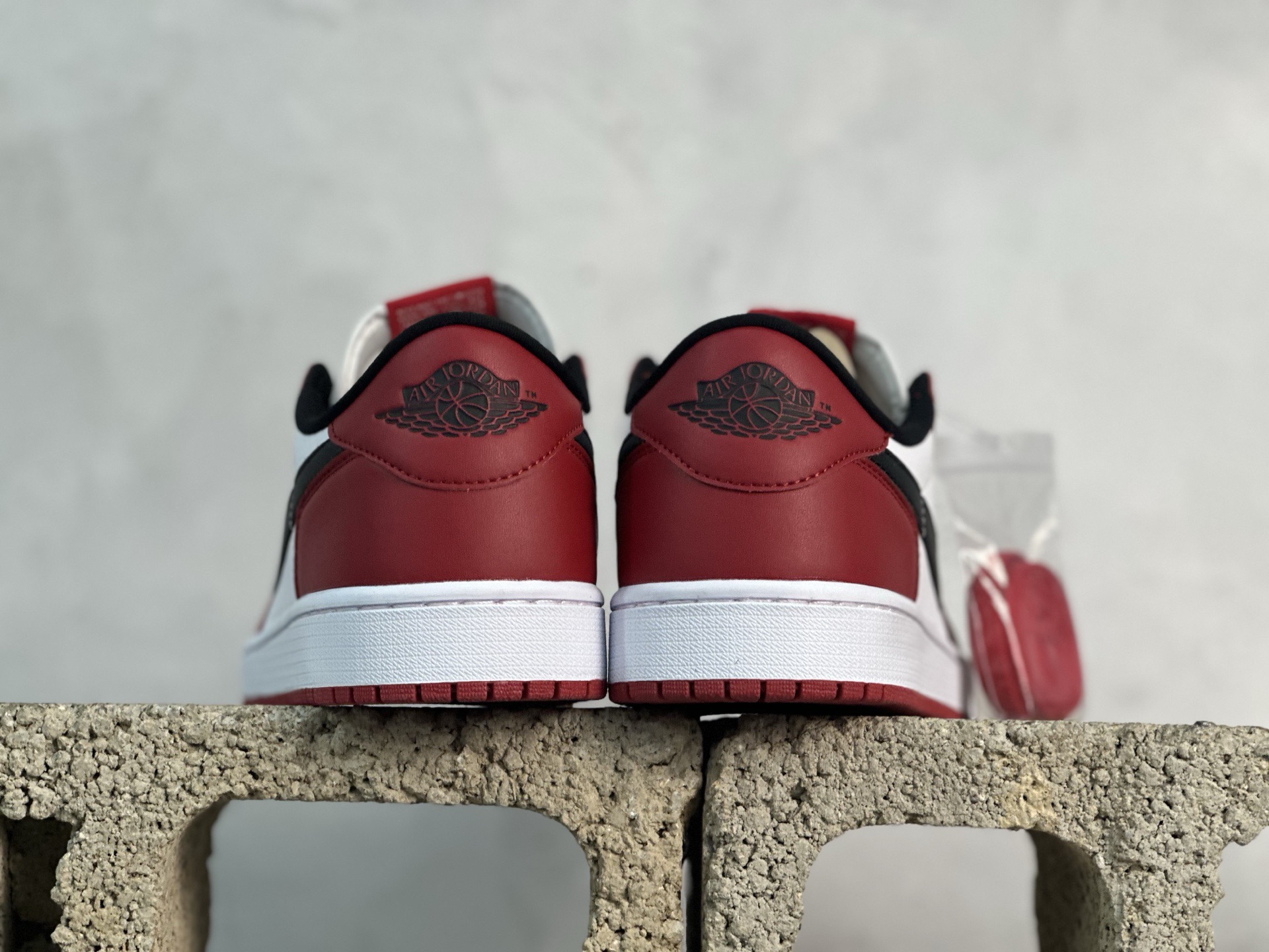 图片[5]-清远版 Travis Scott x Jordan Air Jordan 1 Low OG 芝加哥白红 HQ6998-600 尺码：36 36.5 37.5 38 38.5 39 40 40.5 41 42 42.5 43 44 44.5 45 46 47.5-选品中心