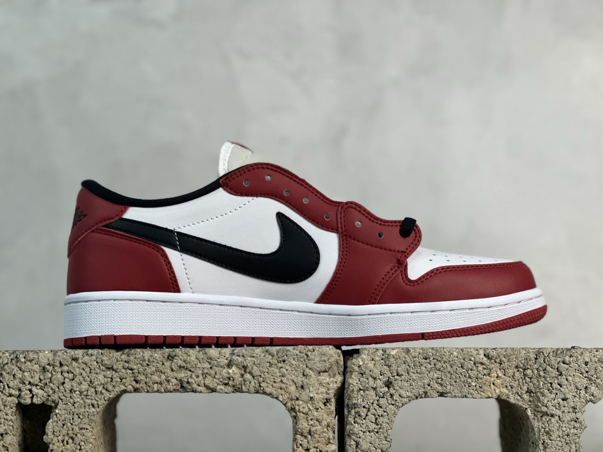 图片[2]-清远版 Travis Scott x Jordan Air Jordan 1 Low OG 芝加哥白红 HQ6998-600 尺码：36 36.5 37.5 38 38.5 39 40 40.5 41 42 42.5 43 44 44.5 45 46 47.5-选品中心