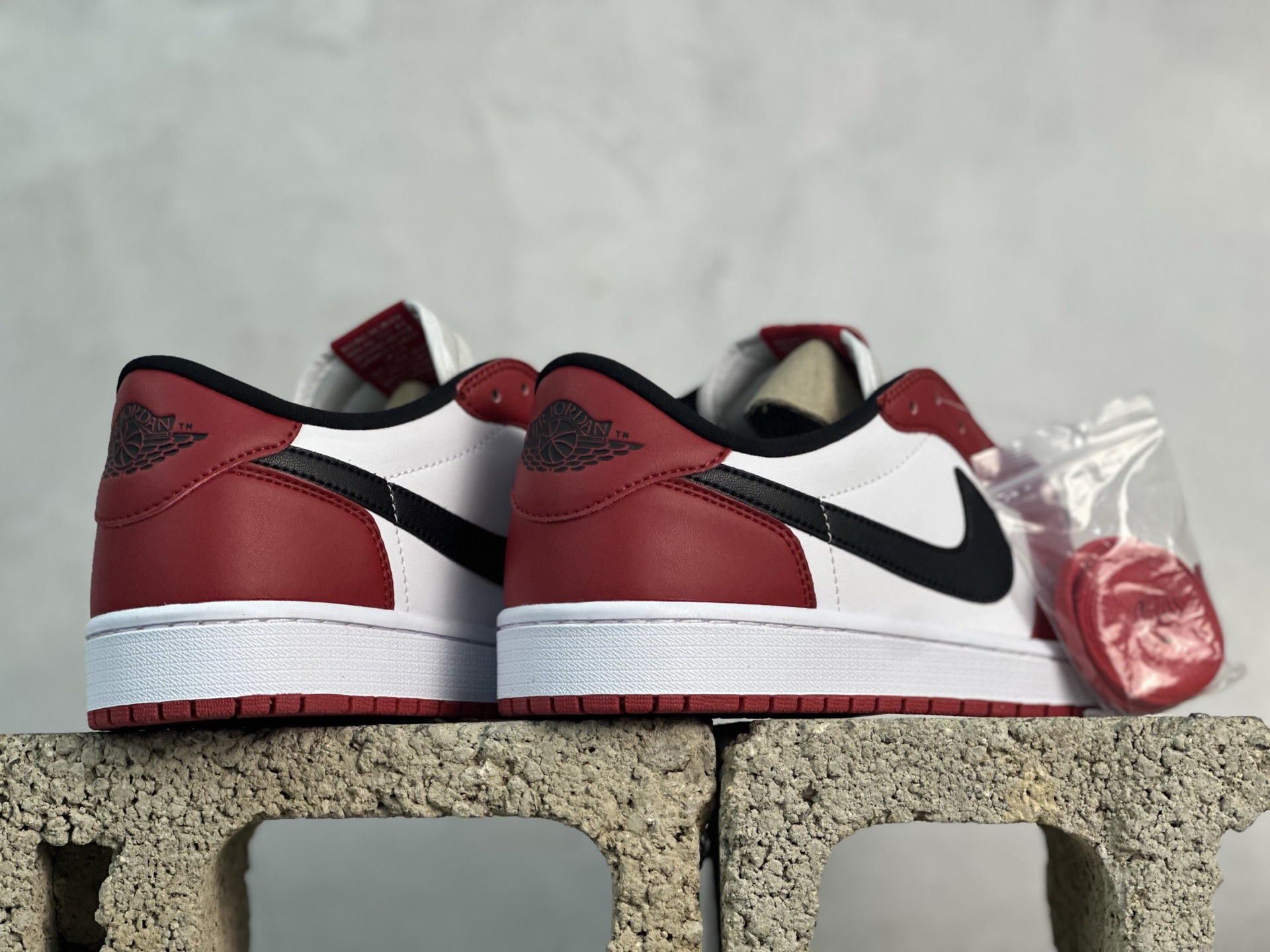 图片[6]-清远版 Travis Scott x Jordan Air Jordan 1 Low OG 芝加哥白红 HQ6998-600 尺码：36 36.5 37.5 38 38.5 39 40 40.5 41 42 42.5 43 44 44.5 45 46 47.5-选品中心