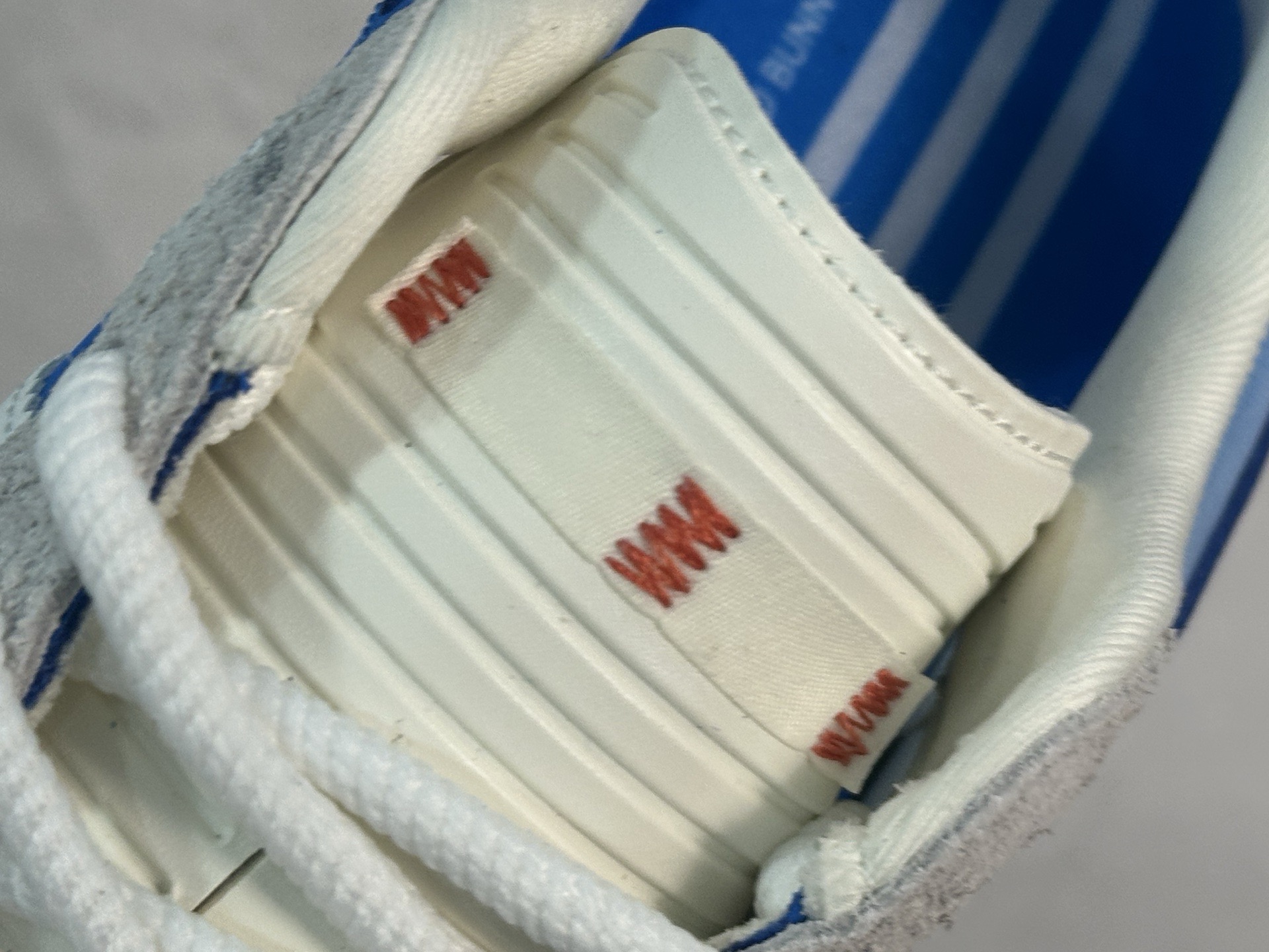 图片[8]-Bad Bunny x adidas originals GAZELLE INDOOR 舒适百搭 耐磨 低帮 板鞋 阿迪达斯轻运动鞋 货号：IF9734 尺码：36 36.5 37 38 38.5 39 40 40.5 41 42 42.5 43 44 45-选品中心