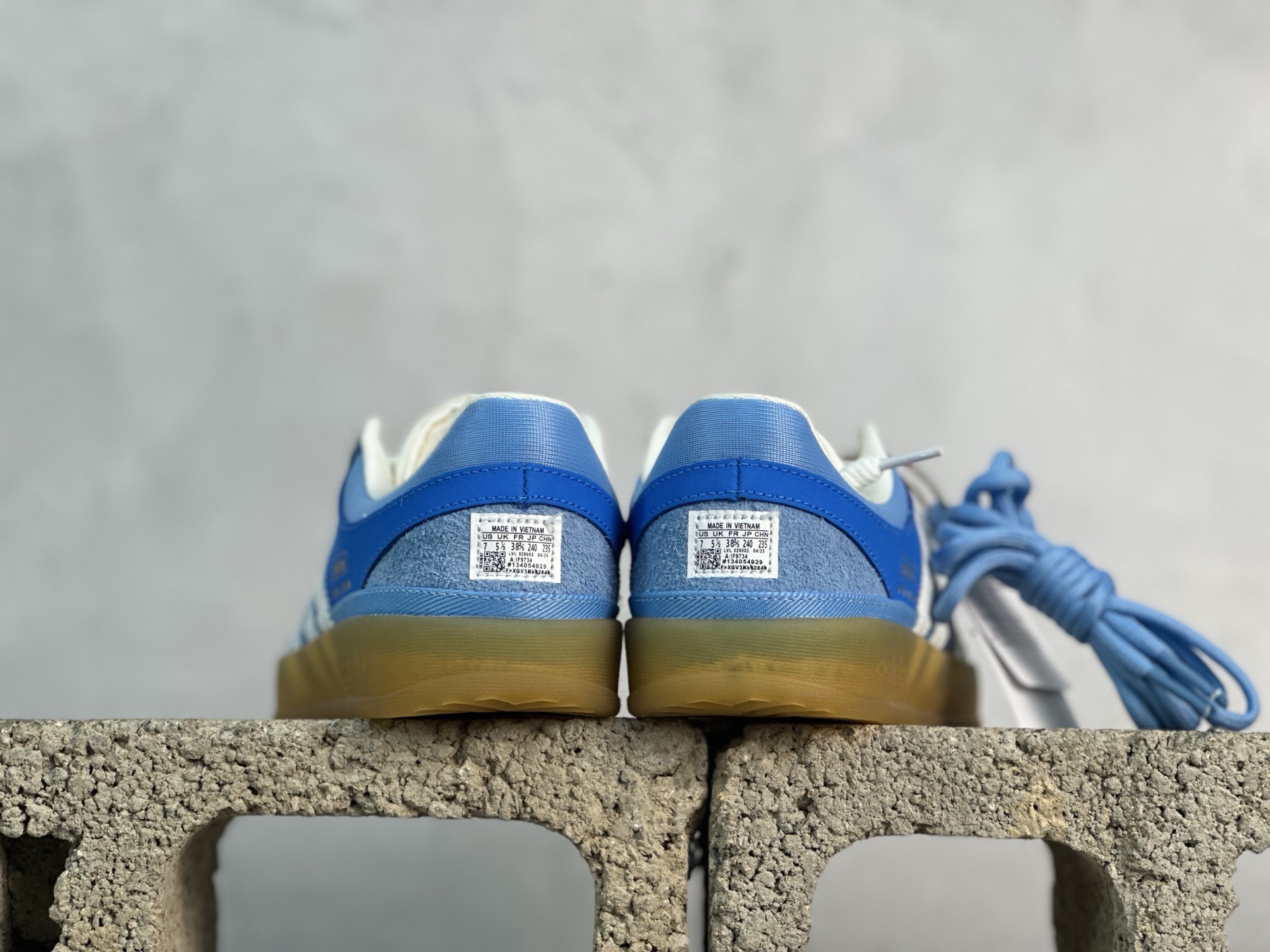 图片[5]-Bad Bunny x adidas originals GAZELLE INDOOR 舒适百搭 耐磨 低帮 板鞋 阿迪达斯轻运动鞋 货号：IF9734 尺码：36 36.5 37 38 38.5 39 40 40.5 41 42 42.5 43 44 45-选品中心