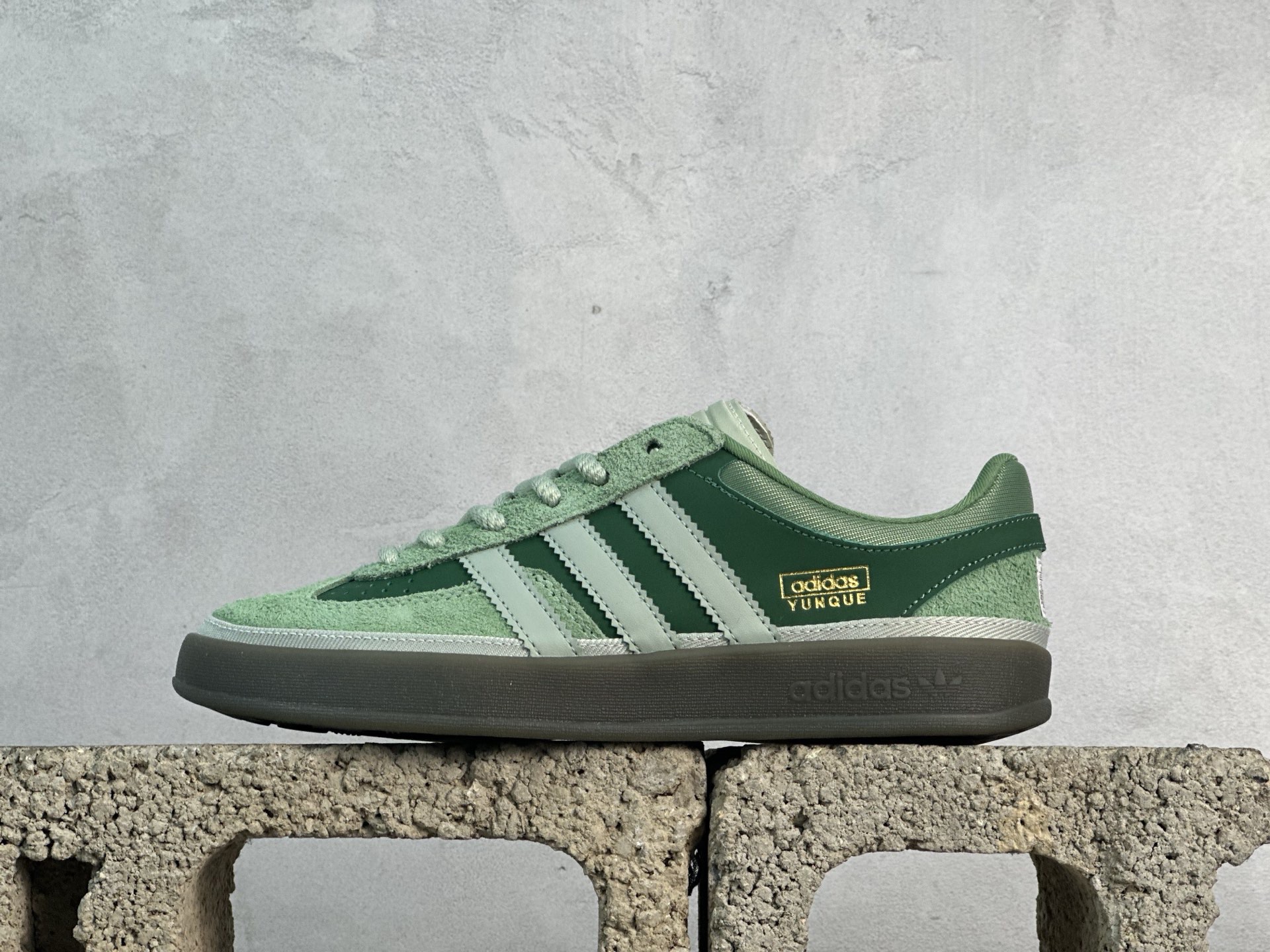 Bad Bunny x adidas originals GAZELLE INDOOR 舒适百搭 耐磨 低帮 板鞋 阿迪达斯轻运动鞋 货号：JS5049 尺码：36 36.5 37 38 38.5 39 40 40.5 41 42 42.5 43 44 45-选品中心