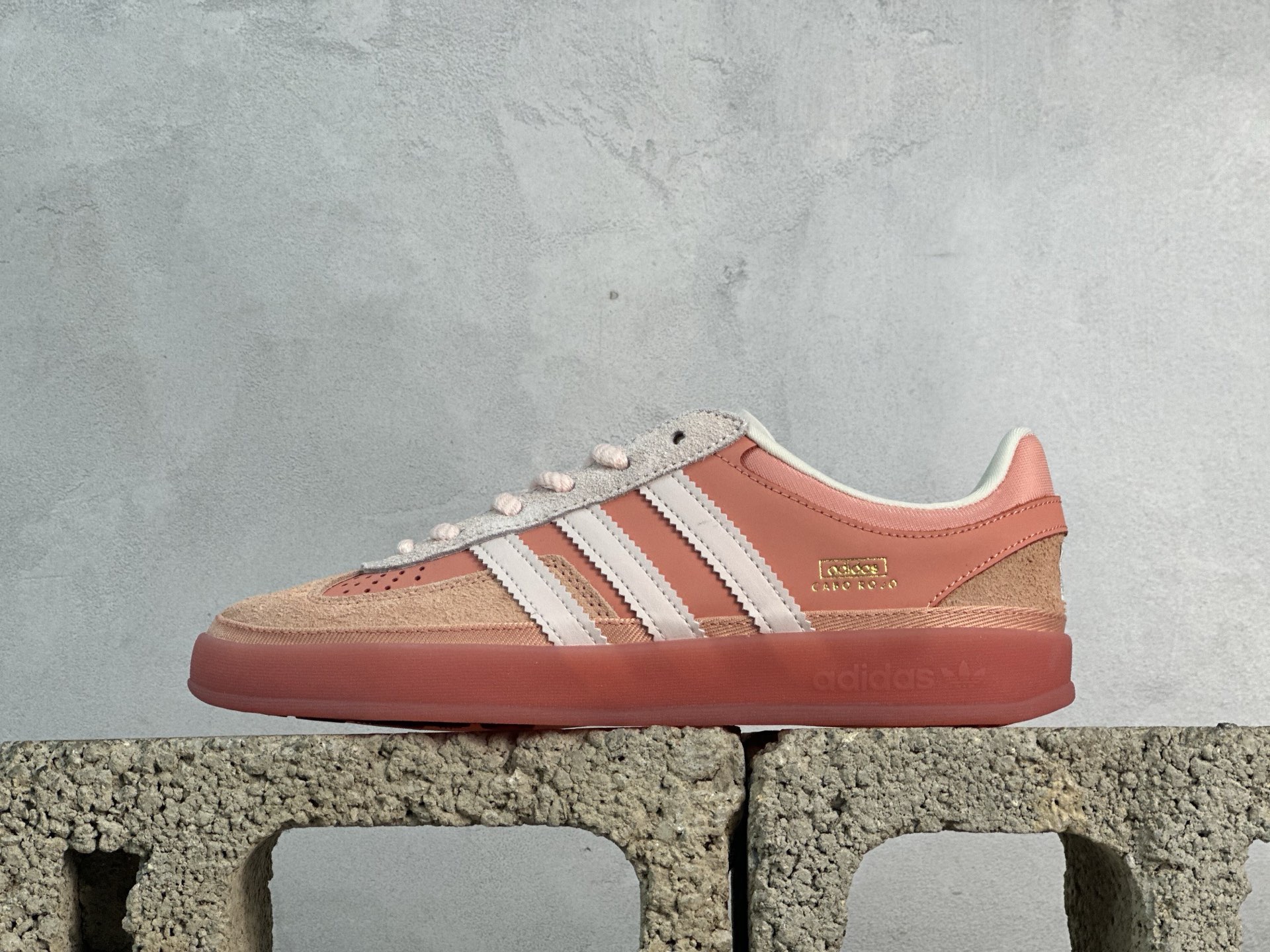 Bad Bunny x adidas originals GAZELLE INDOOR 舒适百搭 耐磨 低帮 板鞋 阿迪达斯轻运动鞋 货号：JS5052 尺码：36 36.5 37 38 38.5 39 40 40.5 41 42 42.5 43 44 45-选品中心