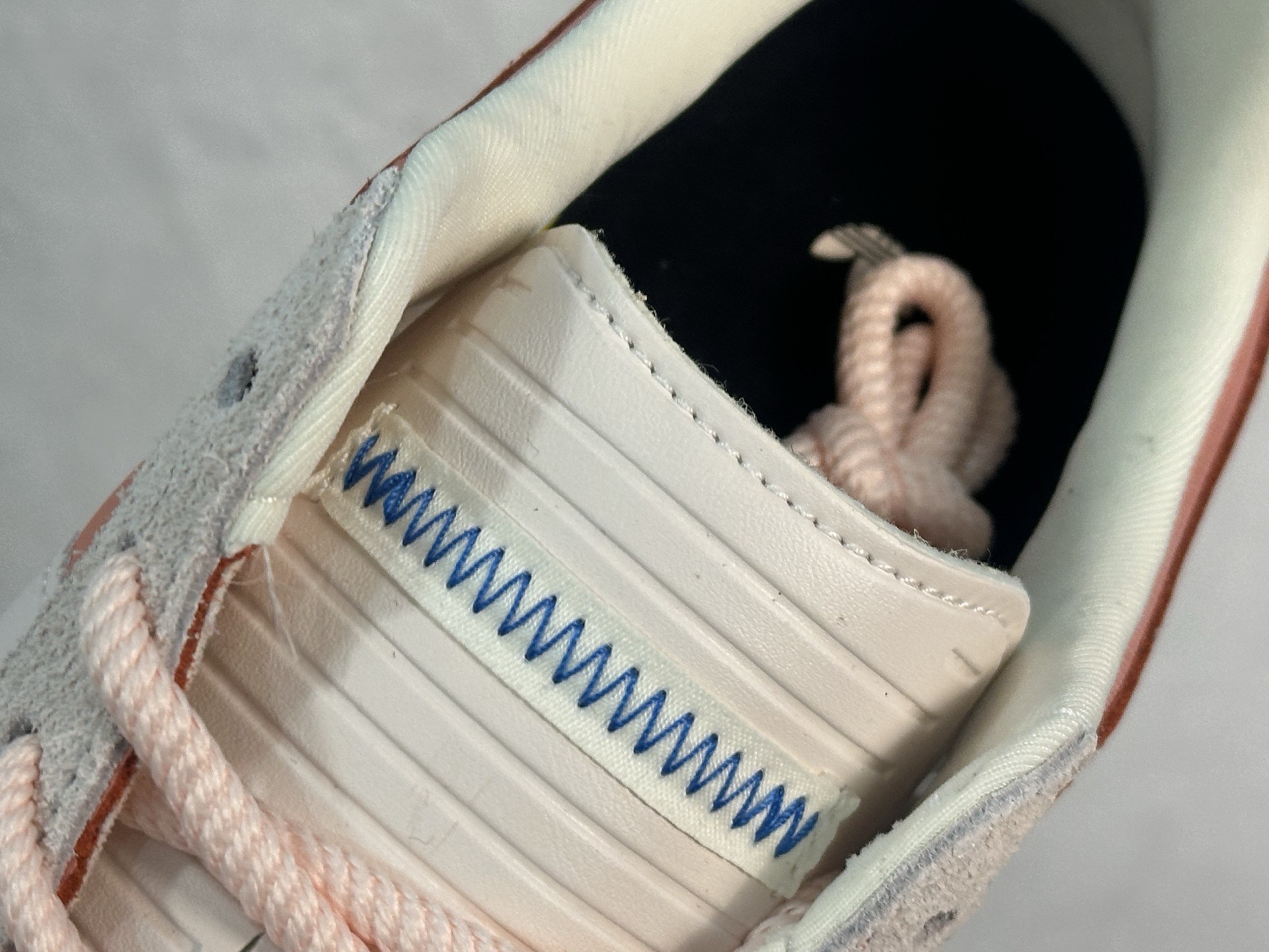 图片[8]-Bad Bunny x adidas originals GAZELLE INDOOR 舒适百搭 耐磨 低帮 板鞋 阿迪达斯轻运动鞋 货号：JS5052 尺码：36 36.5 37 38 38.5 39 40 40.5 41 42 42.5 43 44 45-选品中心