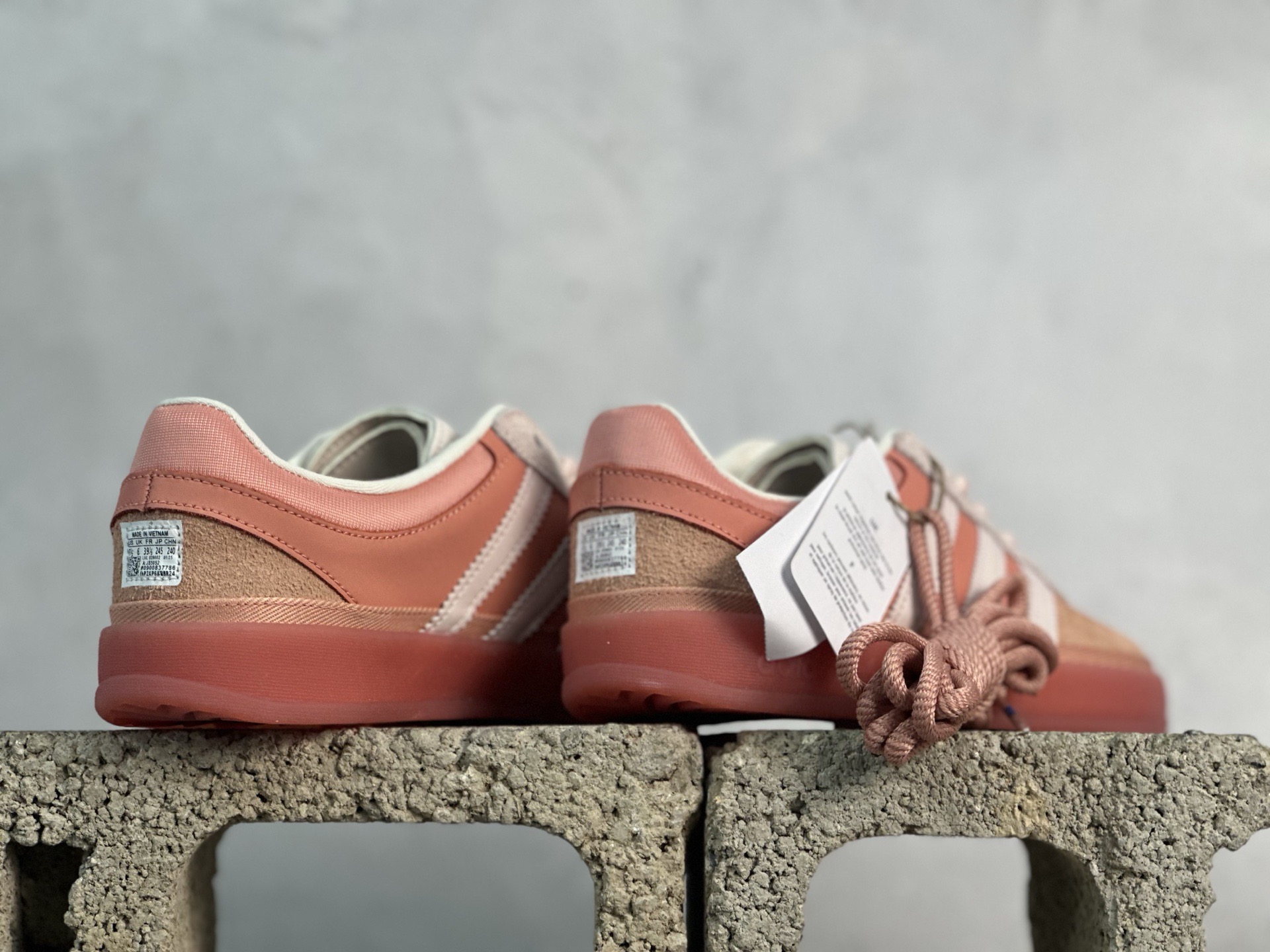 图片[6]-Bad Bunny x adidas originals GAZELLE INDOOR 舒适百搭 耐磨 低帮 板鞋 阿迪达斯轻运动鞋 货号：JS5052 尺码：36 36.5 37 38 38.5 39 40 40.5 41 42 42.5 43 44 45-选品中心