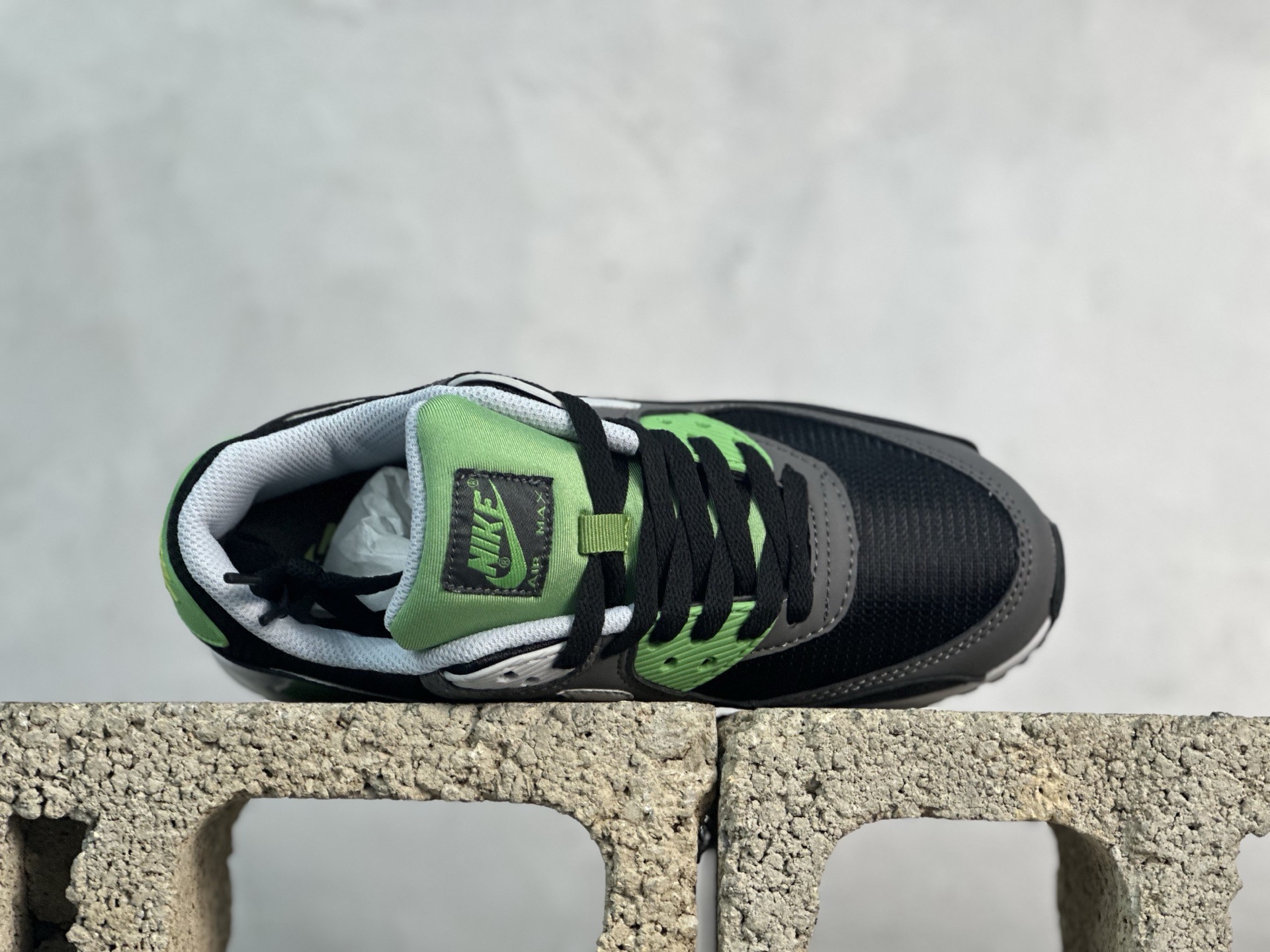 图片[4]-＃MX版 NK Air MAX 90 气垫复古减震跑步鞋 货号： CV8839-300 经典重温 独家陆续补货 外单专供大厂出品 品质稳定 一百余色 操作 Air Max 90于1990年推出 来自Air Max系列 在Air Max 1的基础上改进而得 增加了气垫面积 外型上也更为流线 最特別的就是加入了菱纹塑胶嵌板 为Air Max 90增添了许多潮流气息 皮革鞋面 造就出色耐穿性和支撑力 Max Air缓震配置搭配泡棉中底 令Air Max 90轻盈而舒适 华夫格橡胶外底 铸就Air Max 90非凡的抓地力 而Air Max 90不仅是一双跑鞋 它成功跨越了时间的演进 成为了球鞋文化与潮流圈中最熟为人知的鞋款之一 尺码：36 36.5 37.5 38 38.5 39 40 40.5 41 42 42.5 43 44 44.5 45 46-选品中心