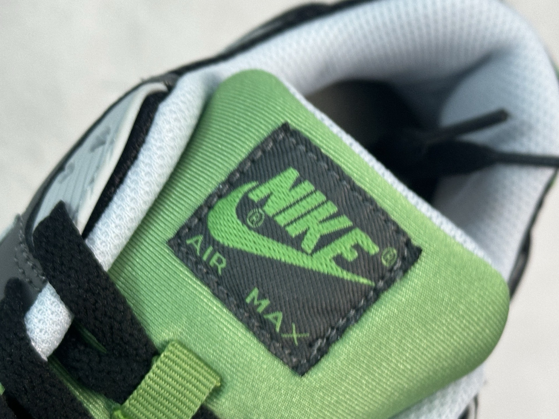 图片[8]-＃MX版 NK Air MAX 90 气垫复古减震跑步鞋 货号： CV8839-300 经典重温 独家陆续补货 外单专供大厂出品 品质稳定 一百余色 操作 Air Max 90于1990年推出 来自Air Max系列 在Air Max 1的基础上改进而得 增加了气垫面积 外型上也更为流线 最特別的就是加入了菱纹塑胶嵌板 为Air Max 90增添了许多潮流气息 皮革鞋面 造就出色耐穿性和支撑力 Max Air缓震配置搭配泡棉中底 令Air Max 90轻盈而舒适 华夫格橡胶外底 铸就Air Max 90非凡的抓地力 而Air Max 90不仅是一双跑鞋 它成功跨越了时间的演进 成为了球鞋文化与潮流圈中最熟为人知的鞋款之一 尺码：36 36.5 37.5 38 38.5 39 40 40.5 41 42 42.5 43 44 44.5 45 46-选品中心