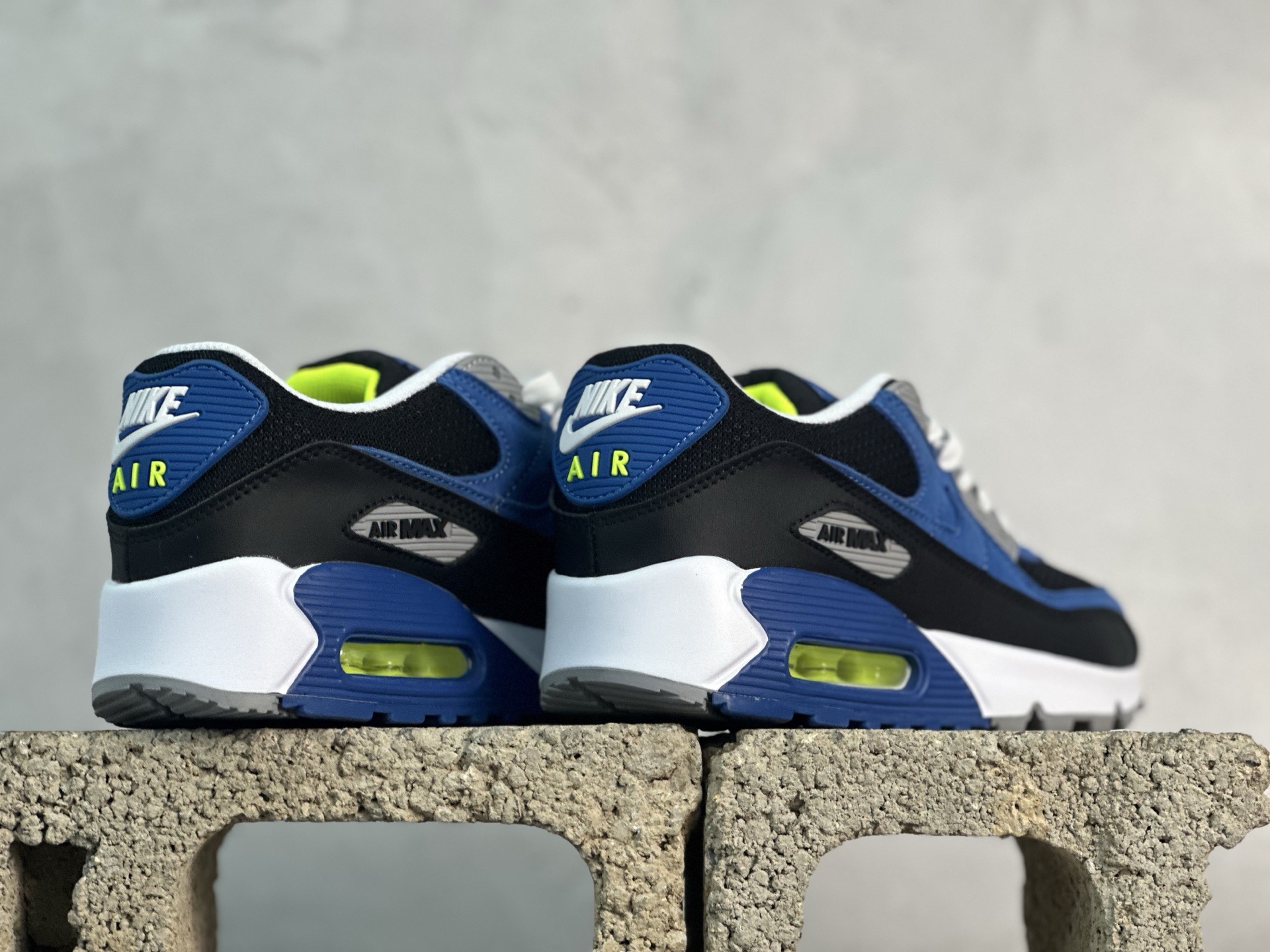 图片[6]-＃MX版 NK Air MAX 90 气垫复古减震跑步鞋 货号： DM0029-001 经典重温 独家陆续补货 外单专供大厂出品 品质稳定 一百余色 操作 Air Max 90于1990年推出 来自Air Max系列 在Air Max 1的基础上改进而得 增加了气垫面积 外型上也更为流线 最特別的就是加入了菱纹塑胶嵌板 为Air Max 90增添了许多潮流气息 皮革鞋面 造就出色耐穿性和支撑力 Max Air缓震配置搭配泡棉中底 令Air Max 90轻盈而舒适 华夫格橡胶外底 铸就Air Max 90非凡的抓地力 而Air Max 90不仅是一双跑鞋 它成功跨越了时间的演进 成为了球鞋文化与潮流圈中最熟为人知的鞋款之一 尺码：36 36.5 37.5 38 38.5 39 40 40.5 41 42 42.5 43 44 44.5 45 46-选品中心