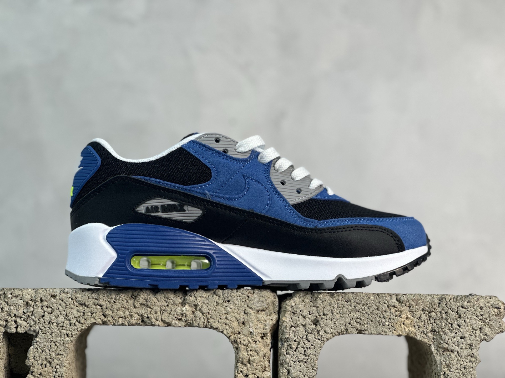 图片[2]-＃MX版 NK Air MAX 90 气垫复古减震跑步鞋 货号： DM0029-001 经典重温 独家陆续补货 外单专供大厂出品 品质稳定 一百余色 操作 Air Max 90于1990年推出 来自Air Max系列 在Air Max 1的基础上改进而得 增加了气垫面积 外型上也更为流线 最特別的就是加入了菱纹塑胶嵌板 为Air Max 90增添了许多潮流气息 皮革鞋面 造就出色耐穿性和支撑力 Max Air缓震配置搭配泡棉中底 令Air Max 90轻盈而舒适 华夫格橡胶外底 铸就Air Max 90非凡的抓地力 而Air Max 90不仅是一双跑鞋 它成功跨越了时间的演进 成为了球鞋文化与潮流圈中最熟为人知的鞋款之一 尺码：36 36.5 37.5 38 38.5 39 40 40.5 41 42 42.5 43 44 44.5 45 46-选品中心