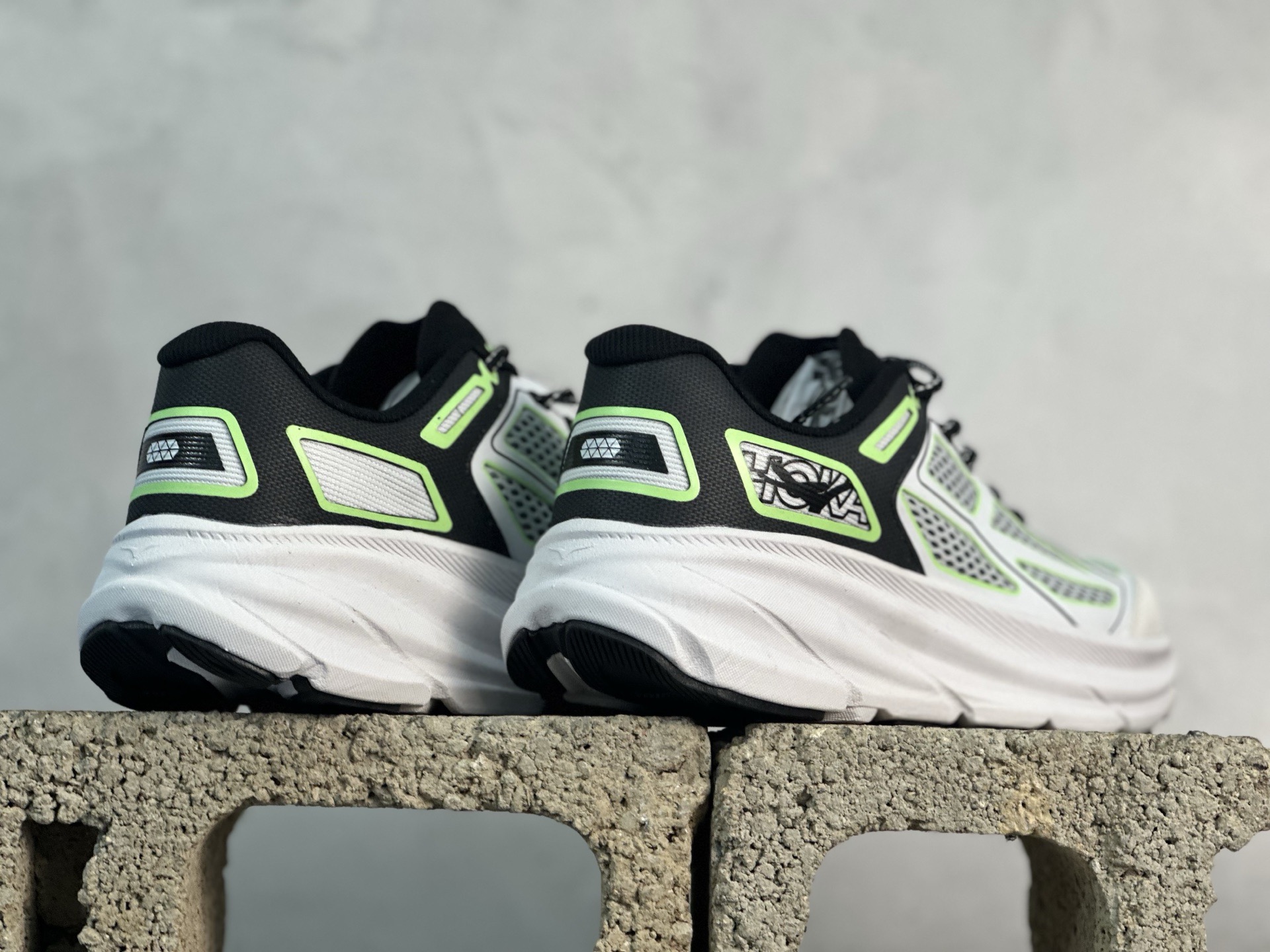 图片[6]-HOKA ONE ONE CLIFTON 9 克里夫顿系列 轻盈透气的针织网面跑鞋 1155370 BWHT 尺码：36 36.5 37 38 38.5 39 40 40.5 41 42 42.5 43 44 45-选品中心