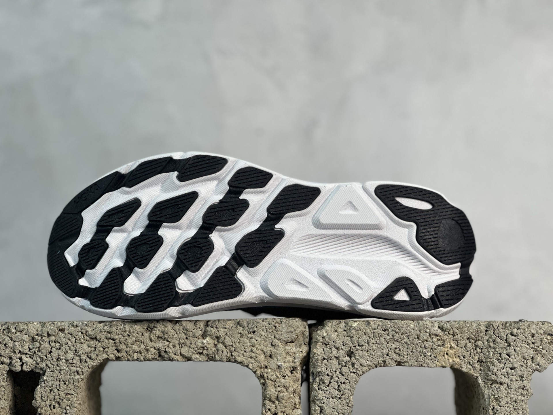 图片[3]-HOKA ONE ONE CLIFTON 9 克里夫顿系列 轻盈透气的针织网面跑鞋 1155370 BWHT 尺码：36 36.5 37 38 38.5 39 40 40.5 41 42 42.5 43 44 45-选品中心