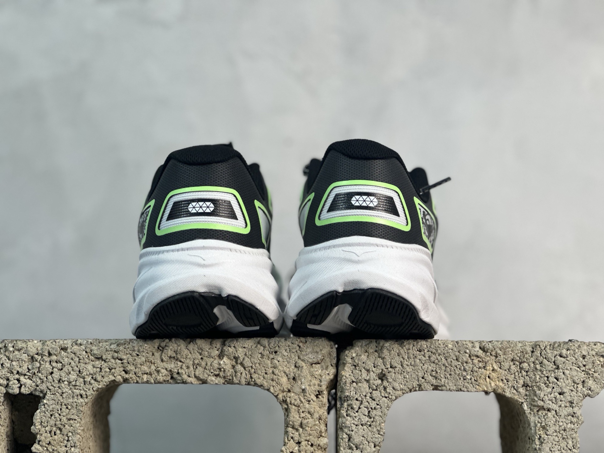 图片[5]-HOKA ONE ONE CLIFTON 9 克里夫顿系列 轻盈透气的针织网面跑鞋 1155370 BWHT 尺码：36 36.5 37 38 38.5 39 40 40.5 41 42 42.5 43 44 45-选品中心